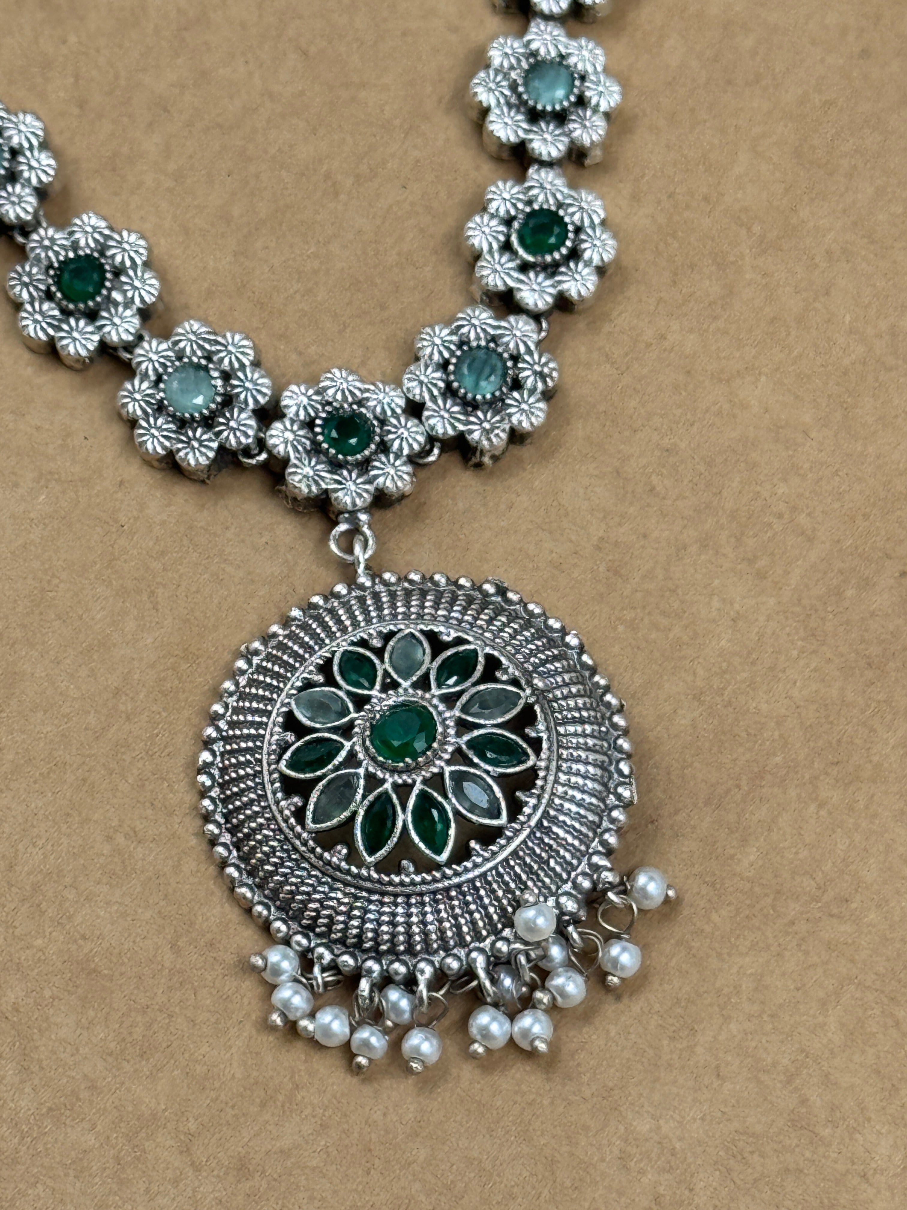 INAAYA STONE NECKLACE SET