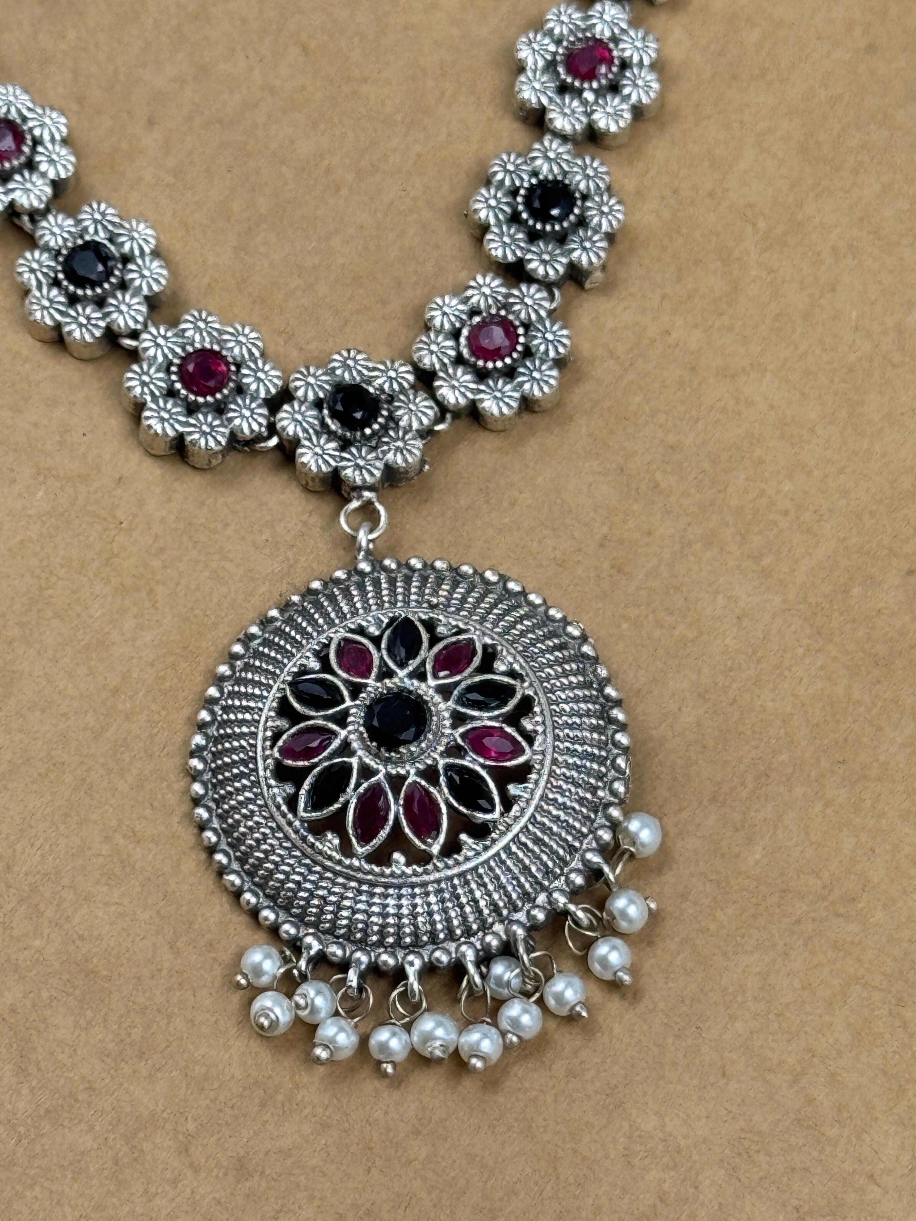 INAAYA STONE NECKLACE SET