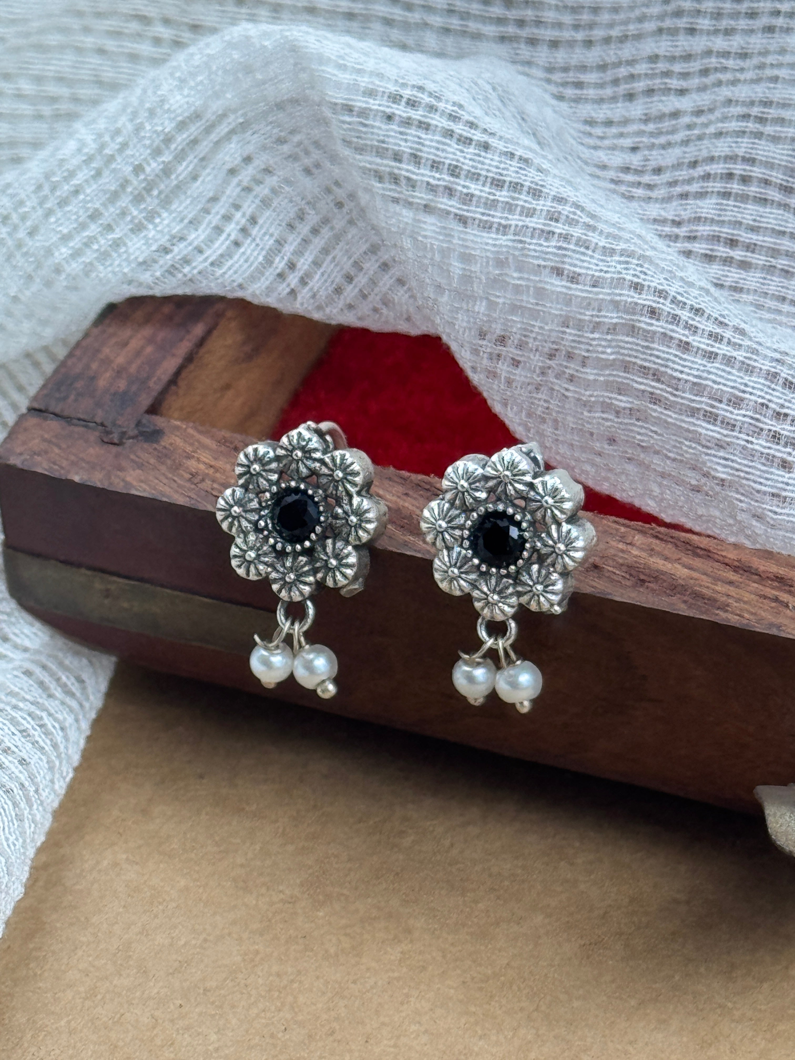 INAAYA STONE NECKLACE SET