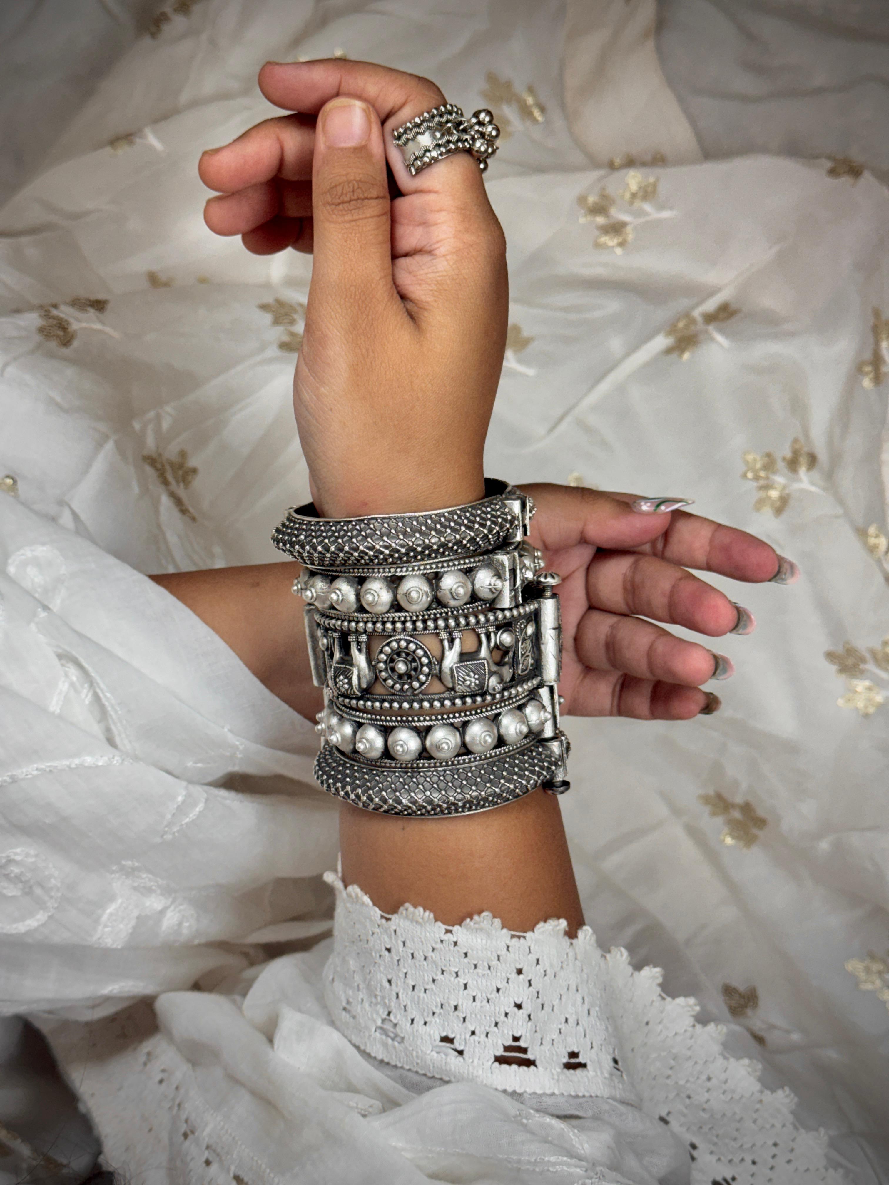 SILVER LOOKALIKE BANGLE STACK