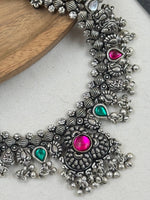 Load image into Gallery viewer, Vamika Stone Necklace Set