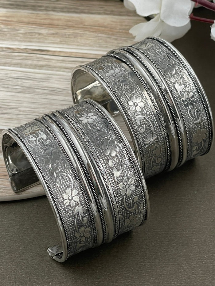 Close-up of an elegant oxidized silver kada with intricate detailing, showcasing traditional craftsmanship and a bold, stylish design.