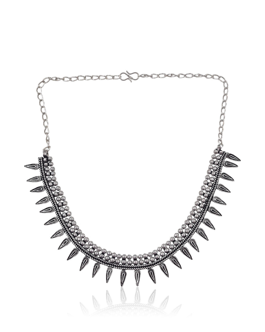 AMYRA BRASS MATERIAL SHORT NECKLACE