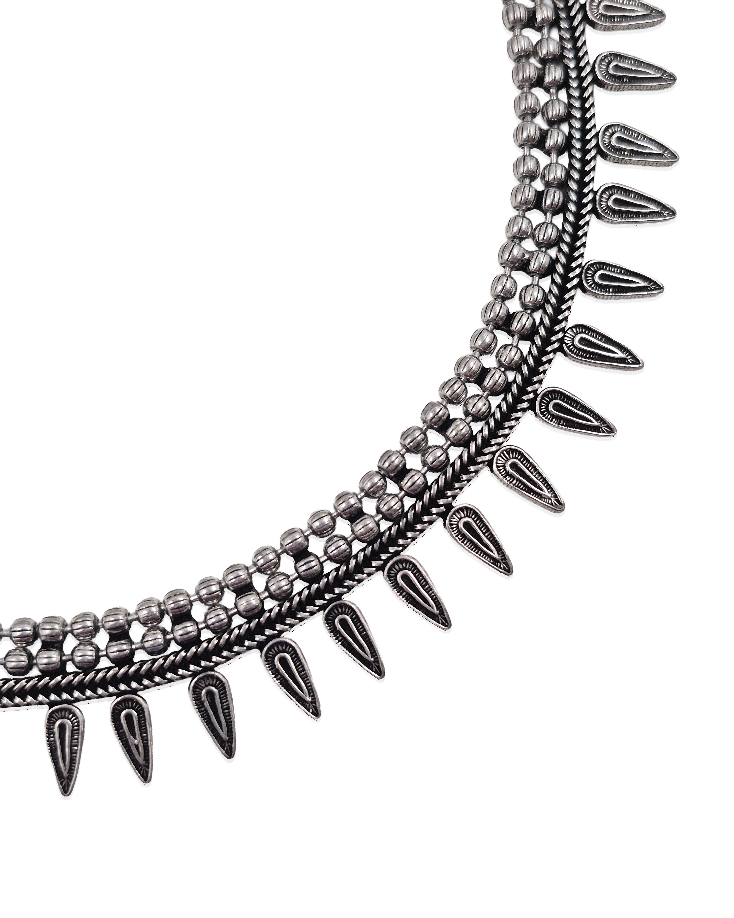 AMYRA BRASS MATERIAL SHORT NECKLACE