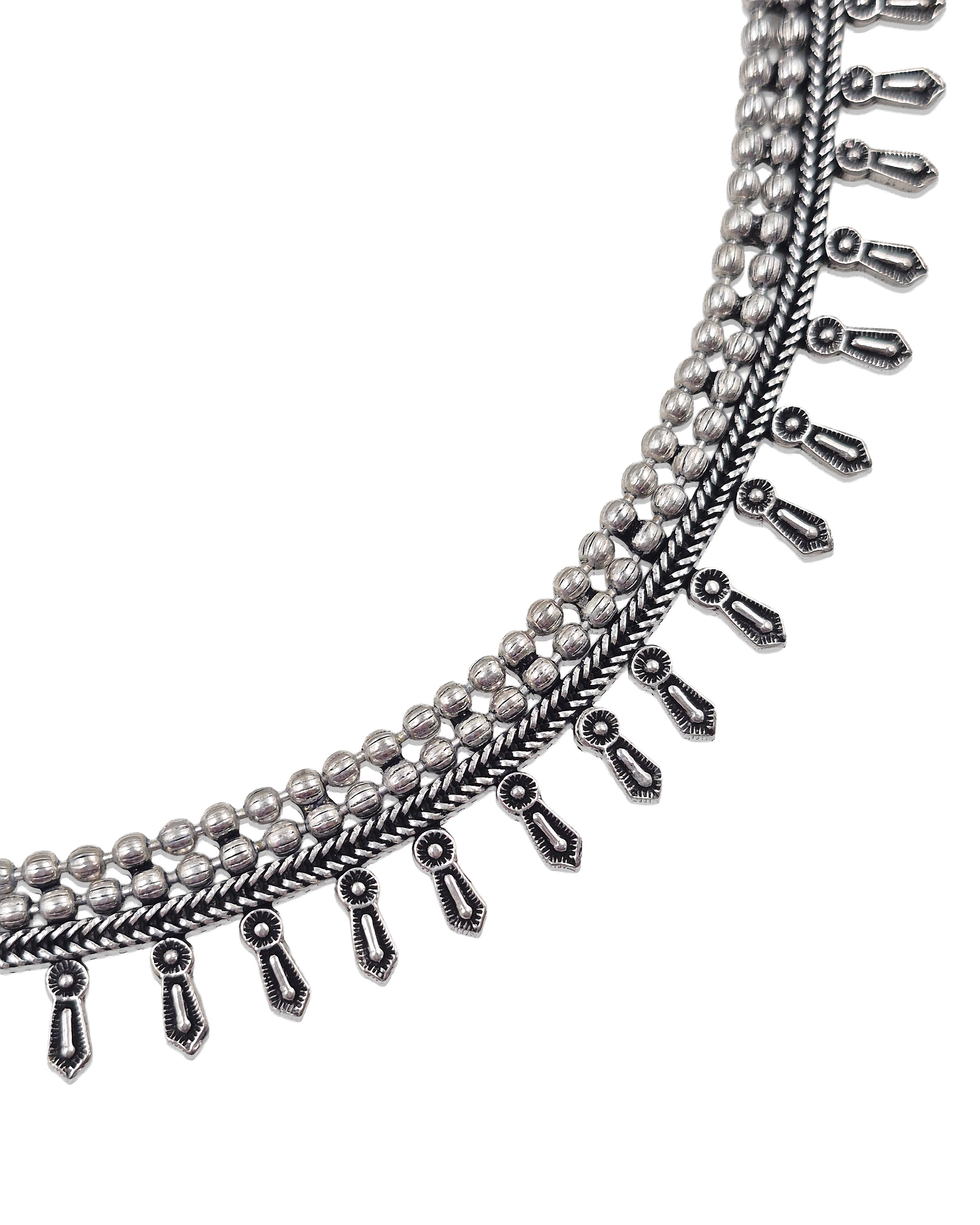 PRINCESS BRASS MATERIAL SHORT NECKLACE