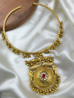 Load image into Gallery viewer, RAYA GOLDEN NECKLACE HANDMADE JEWELLERY