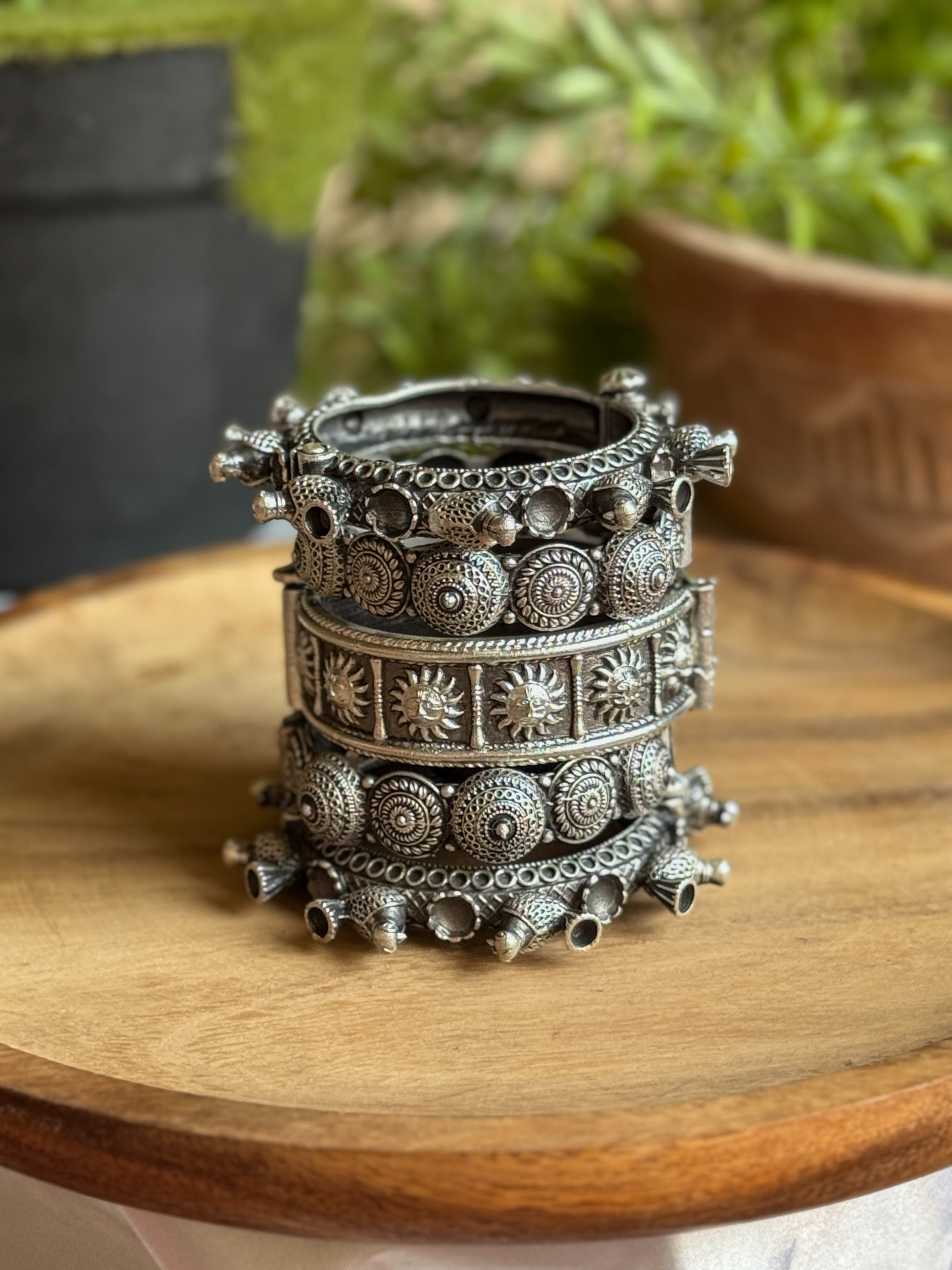 SILVER LOOKALIKE BANGLE STACK – Naman Arts