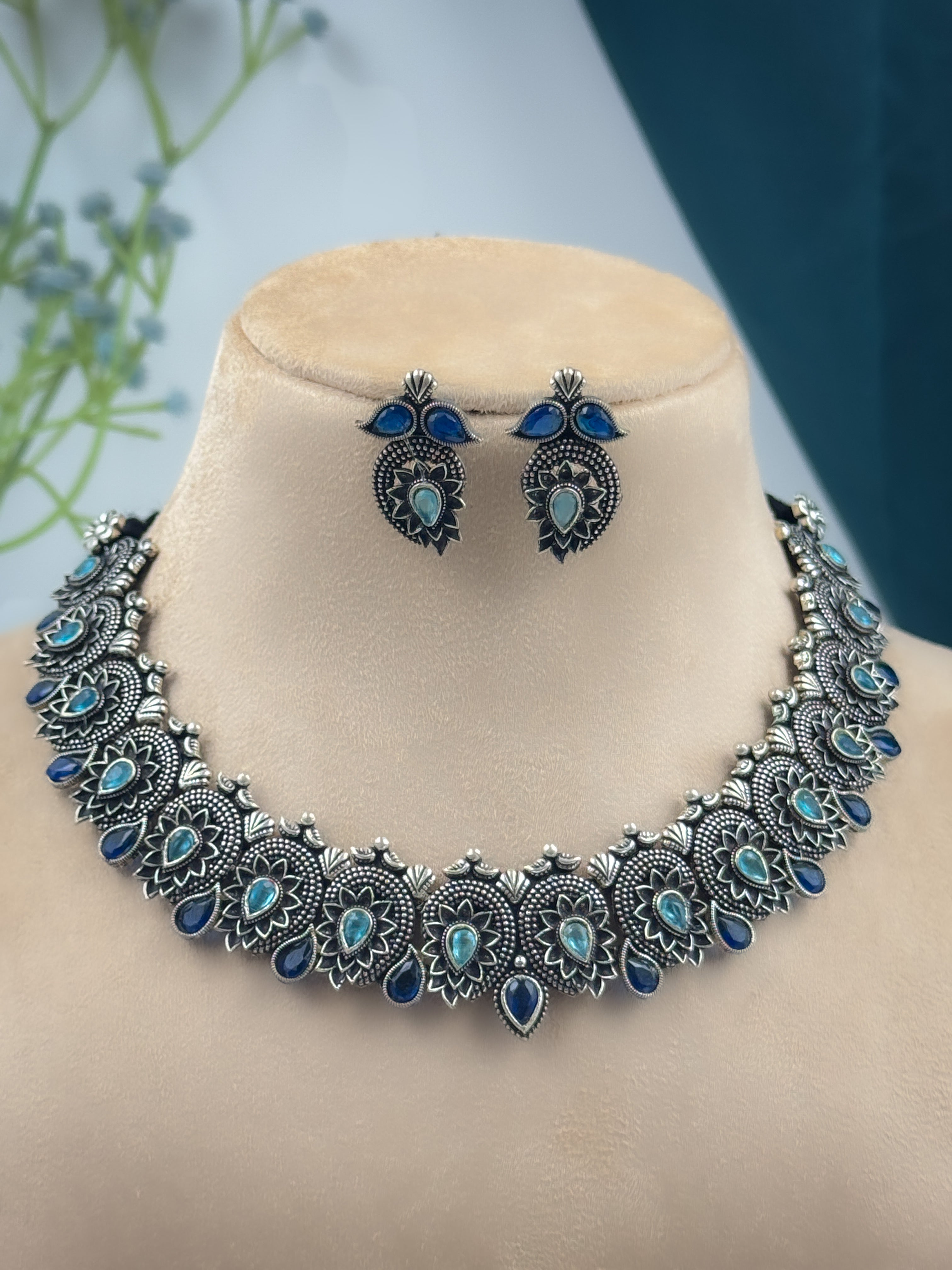 SILVER LOOKALIKE SHORT NECKLACE SET