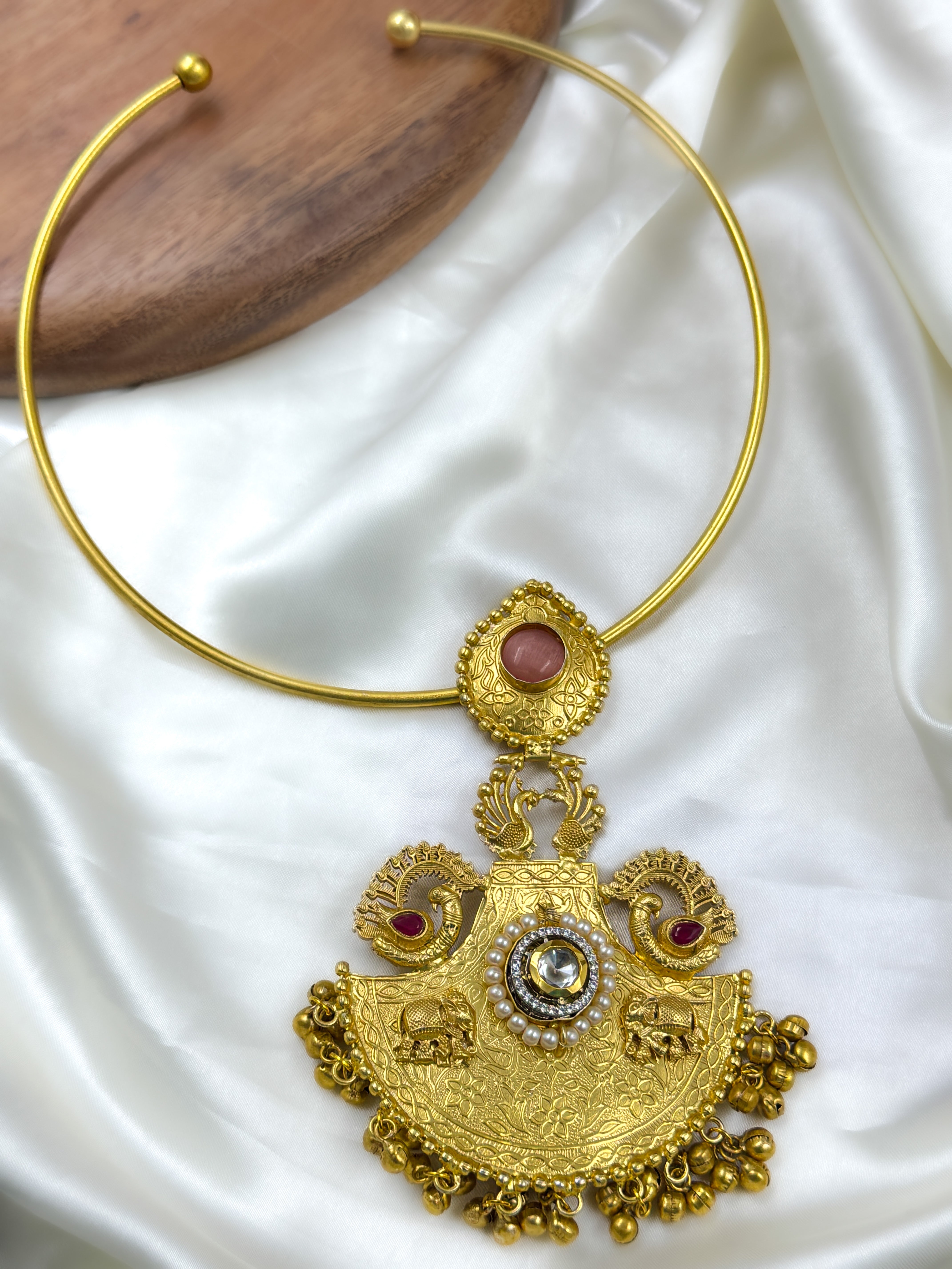 GOLDEN NECKLACE HANDMADE JEWELLERY