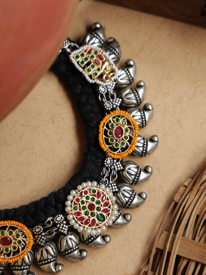 Fusion Mango Motif Threaded Jewellery Set