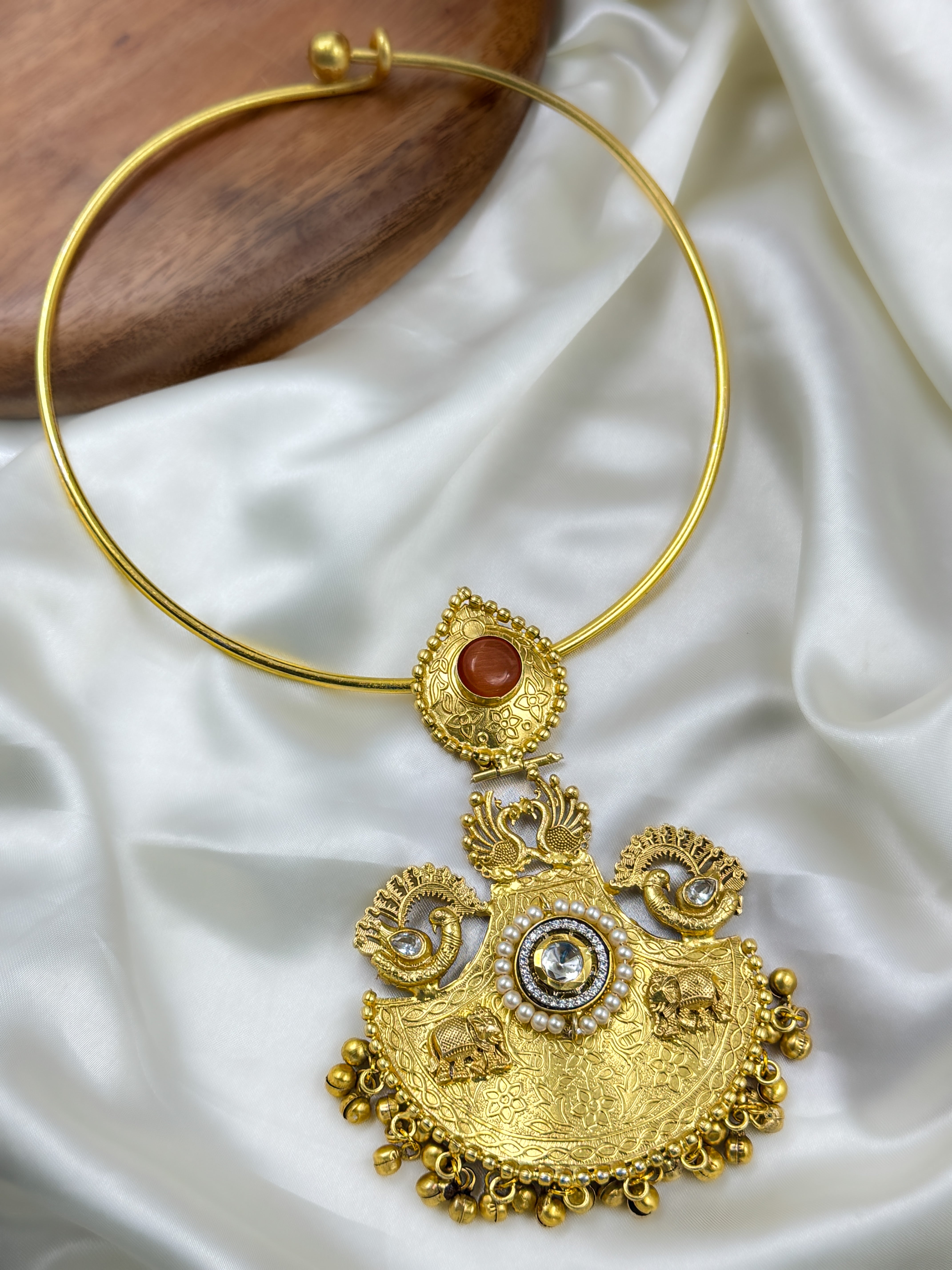 GOLDEN NECKLACE HANDMADE JEWELLERY