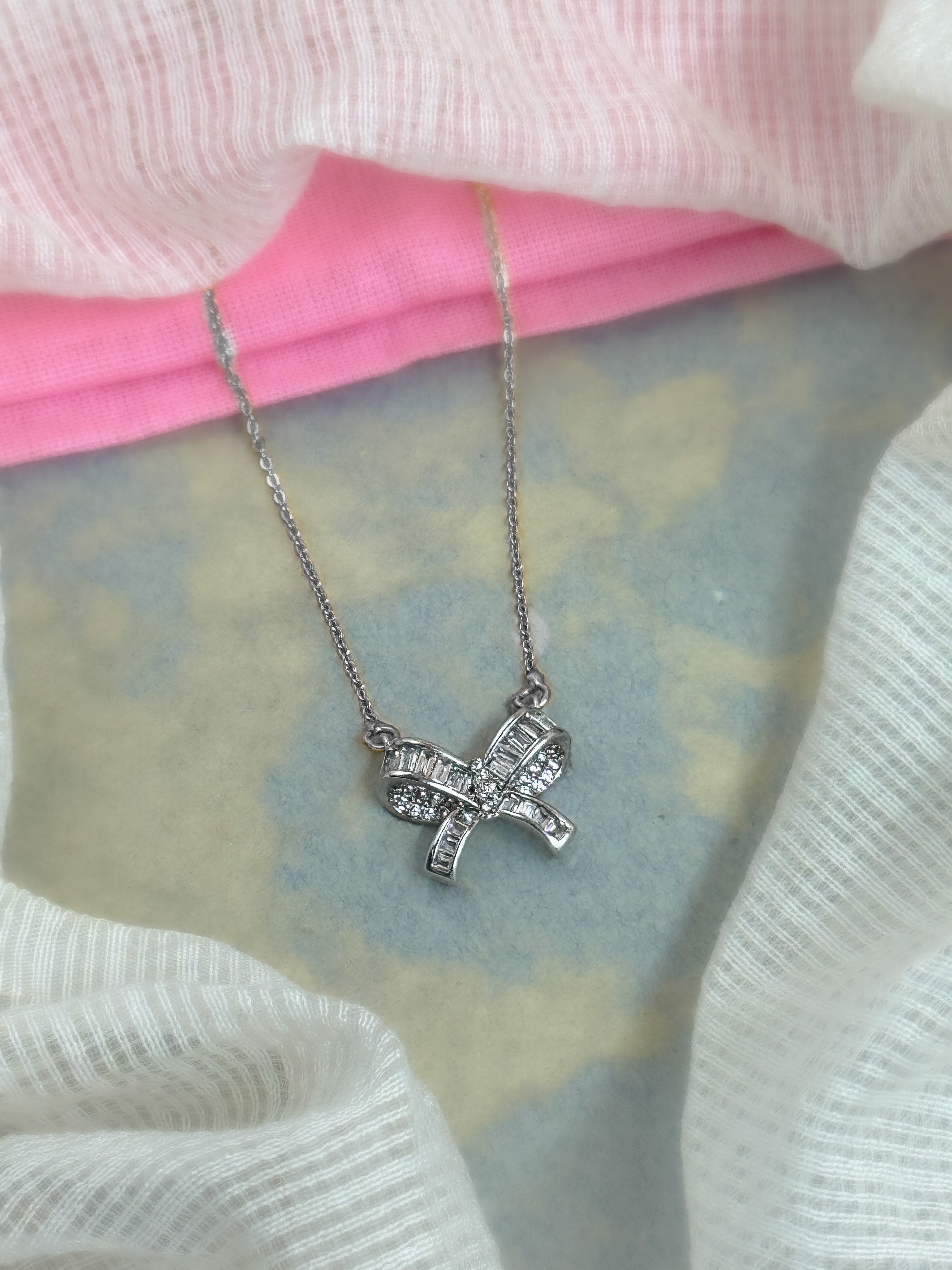 BOW CHAIN PENDANT