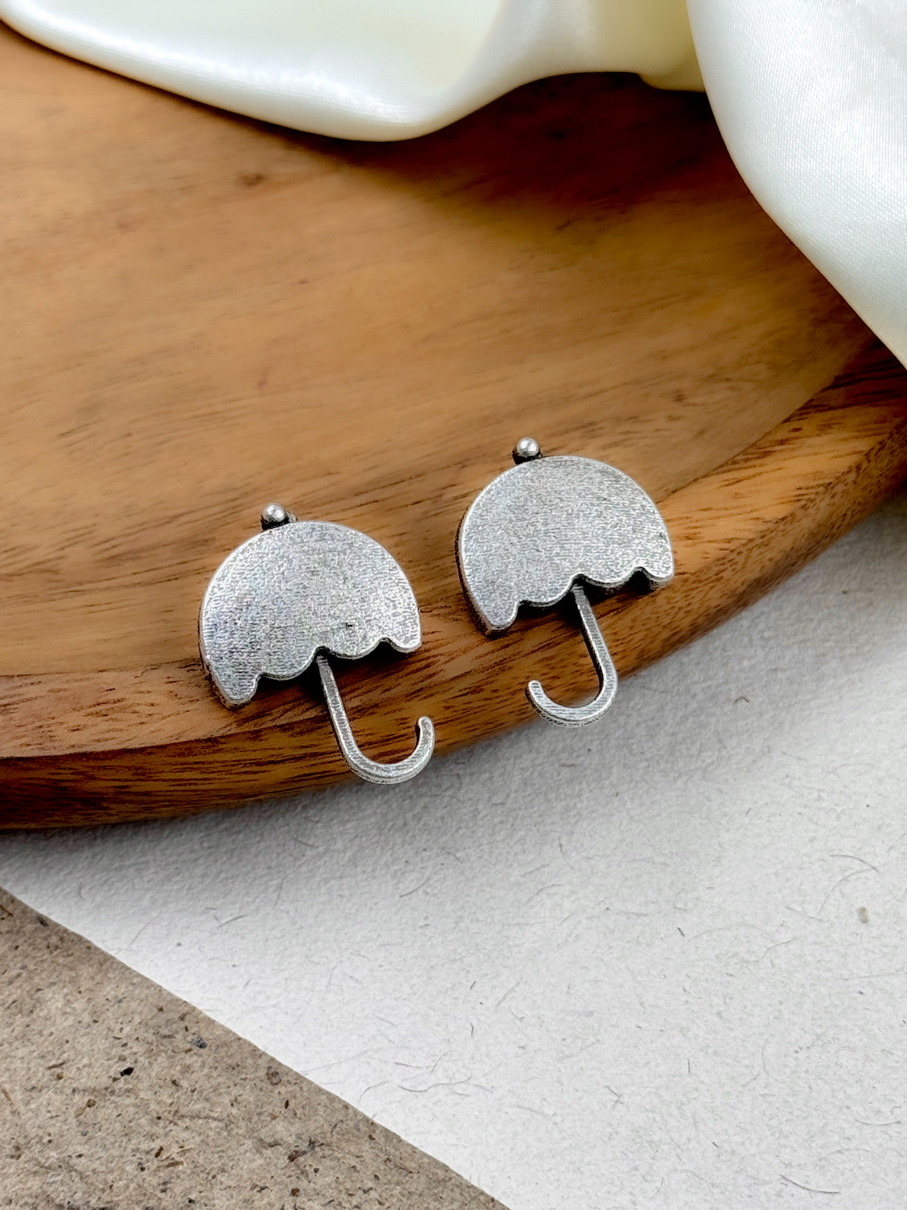 PENNY SILVER LOOKALIKE STUD EARRINGS