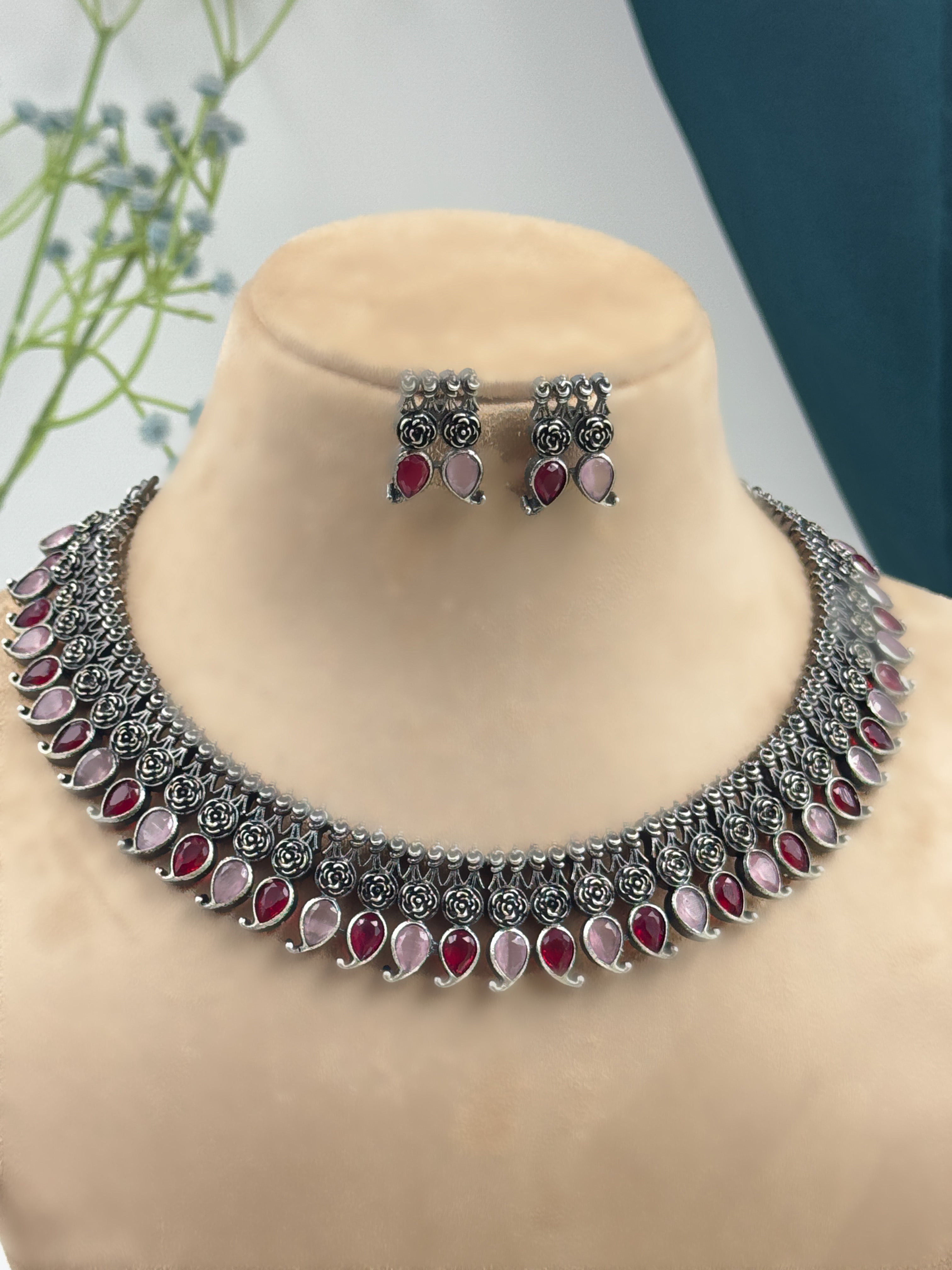 SILVER LOOKALIKE SHORT NECKLACE SET