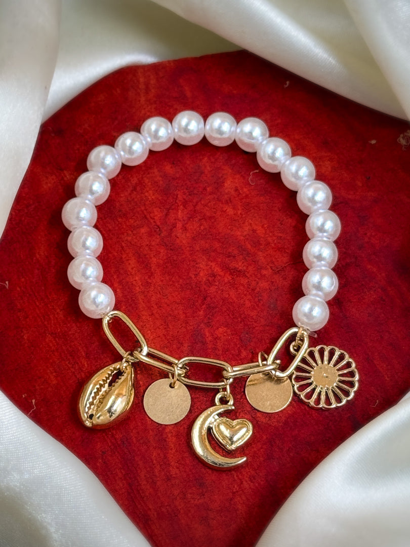 CHARMS PEARL BRACELET