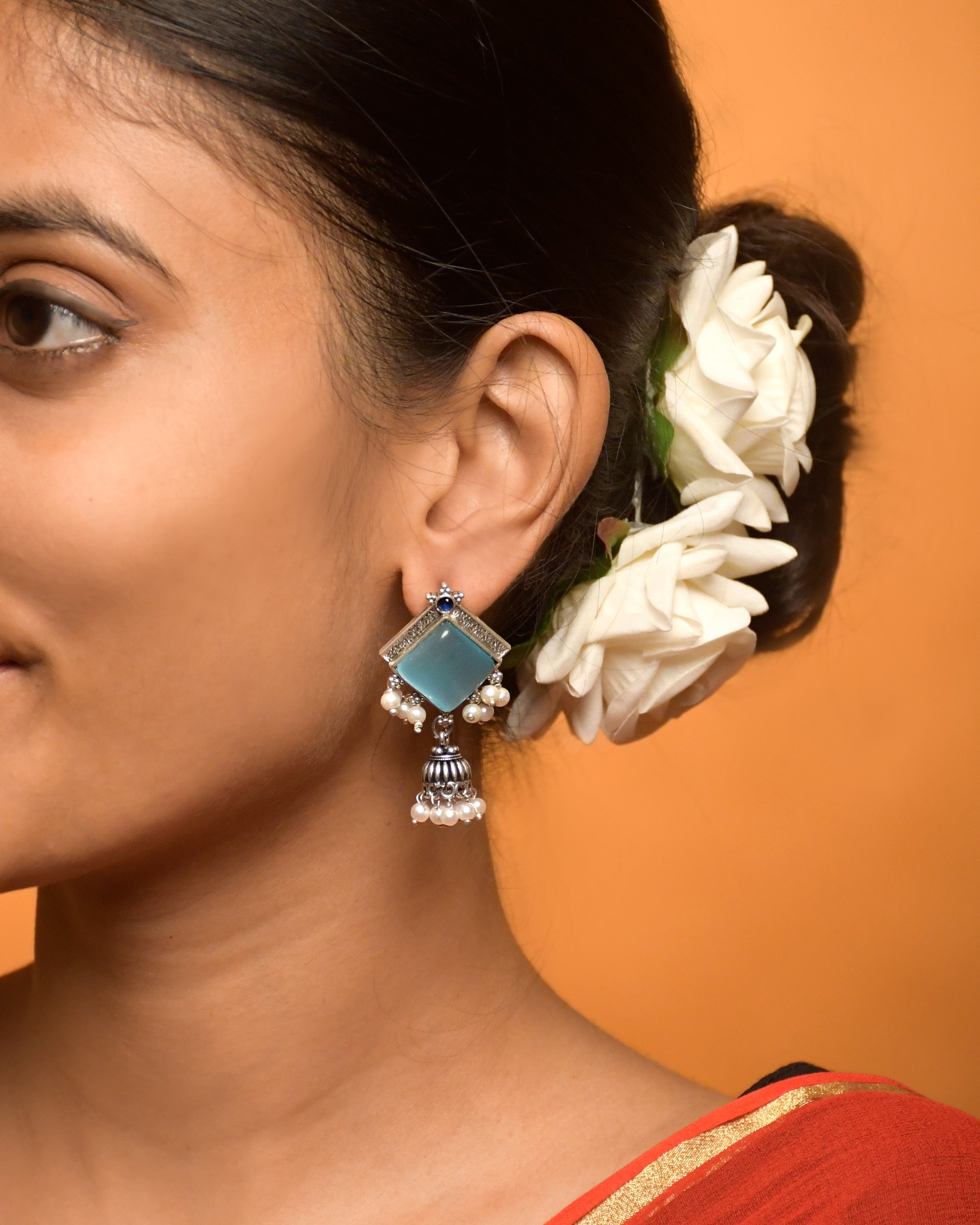 Aashavi Stone Earrings