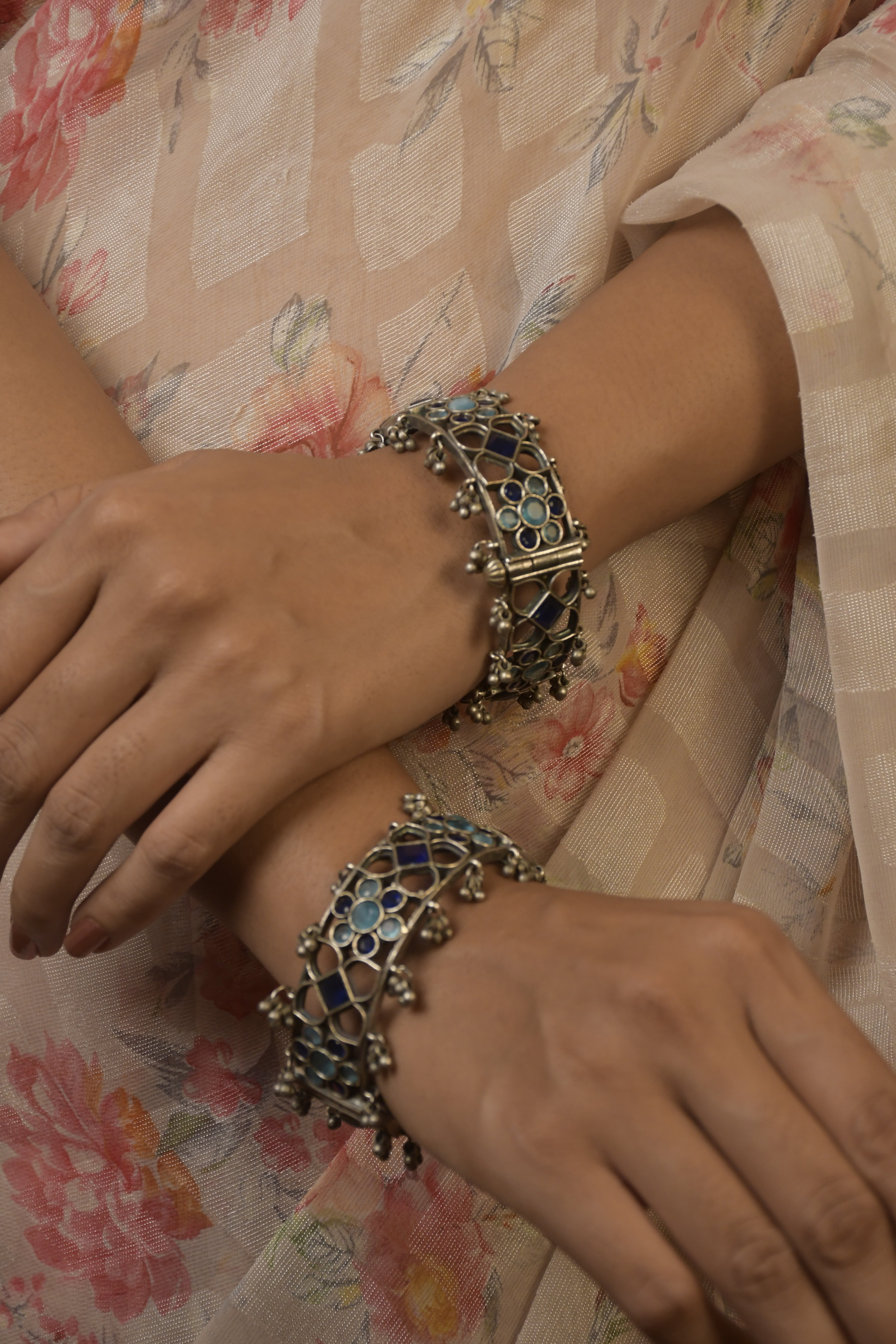 VISHVA SILVER LOOKALIKE STONE BANGLE