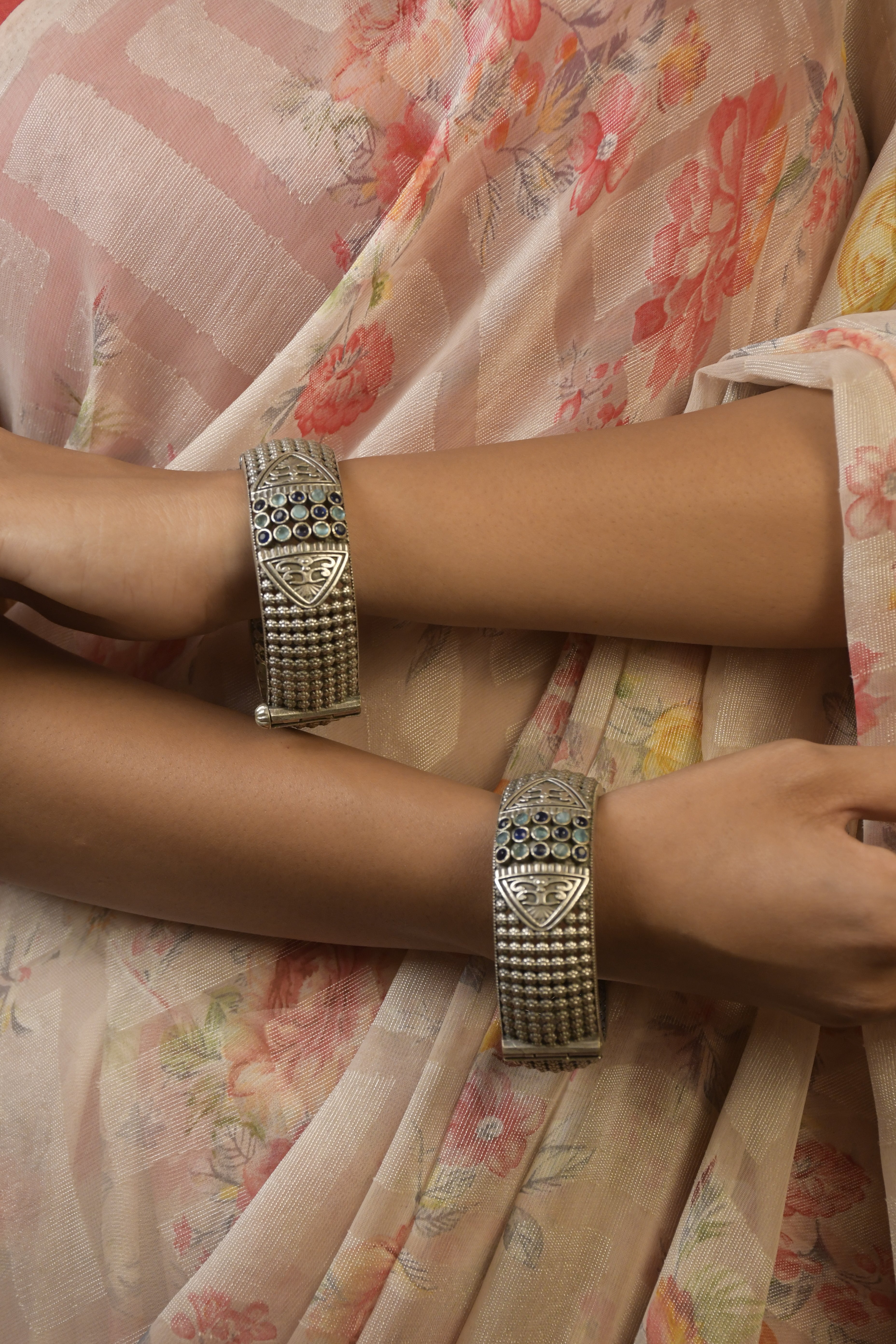 KRISHA SILVER LOOKALIKE STONE BANGLE