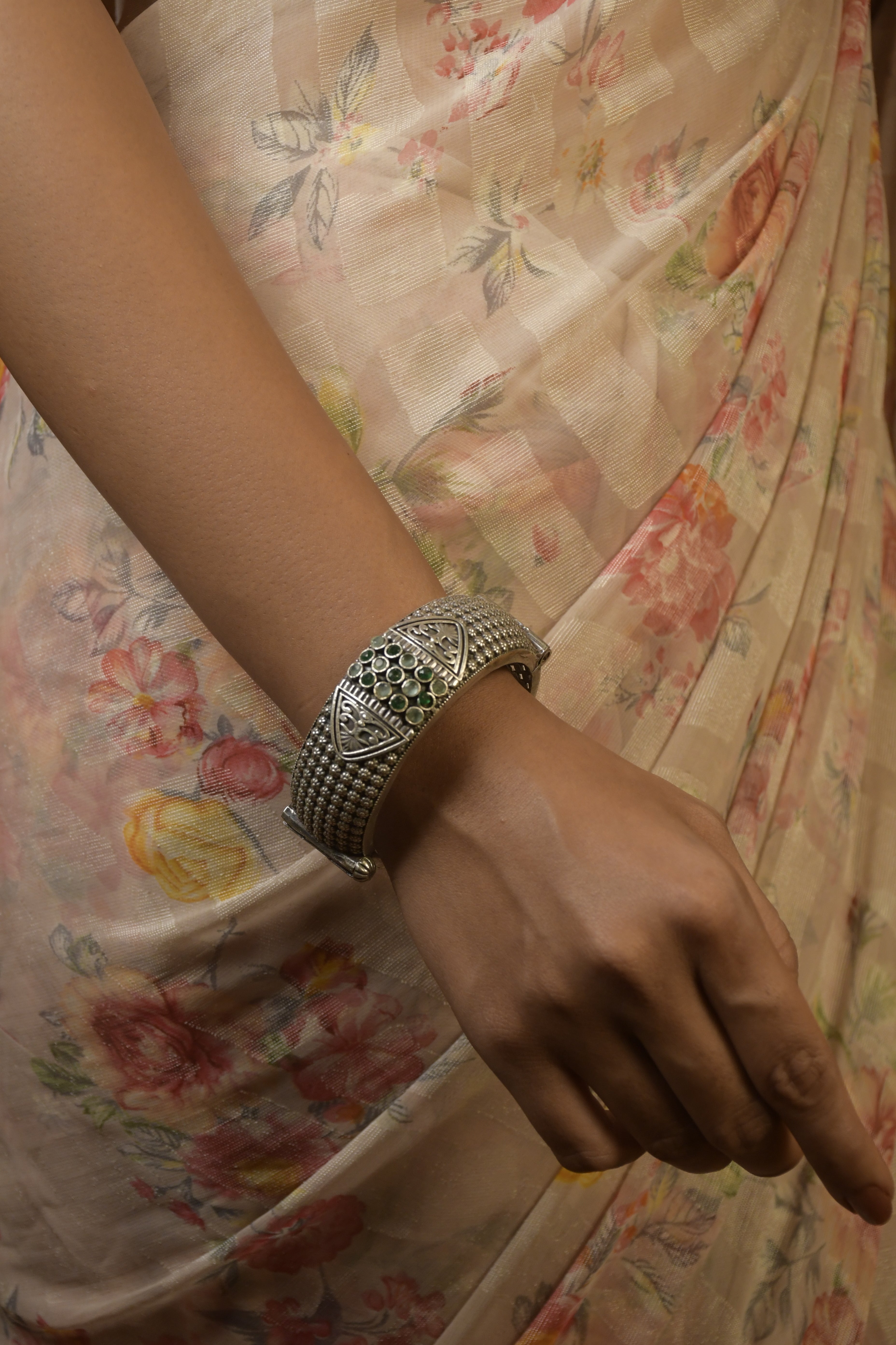 KRISHA SILVER LOOKALIKE STONE BANGLE