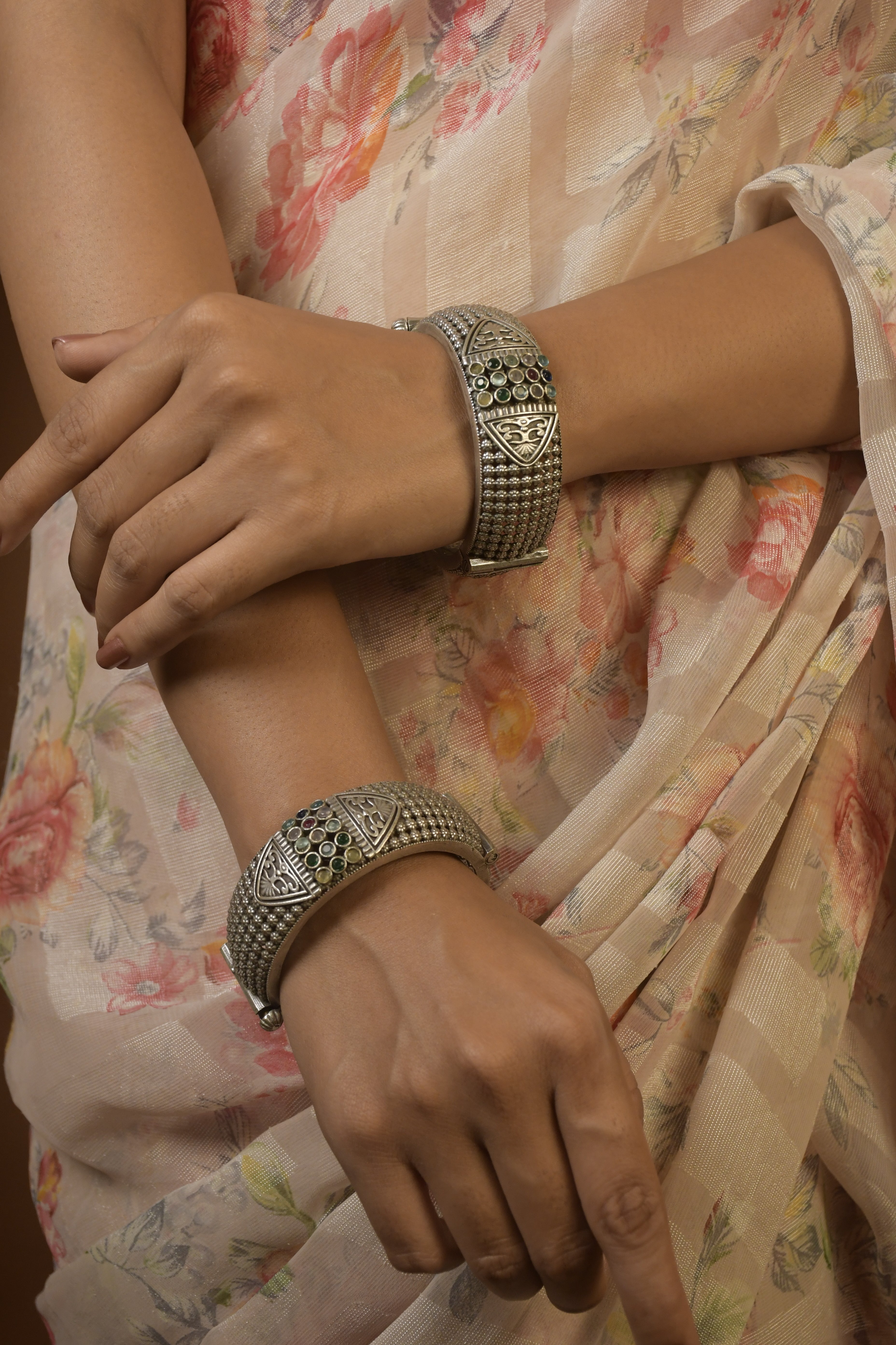 KRISHA SILVER LOOKALIKE STONE BANGLE