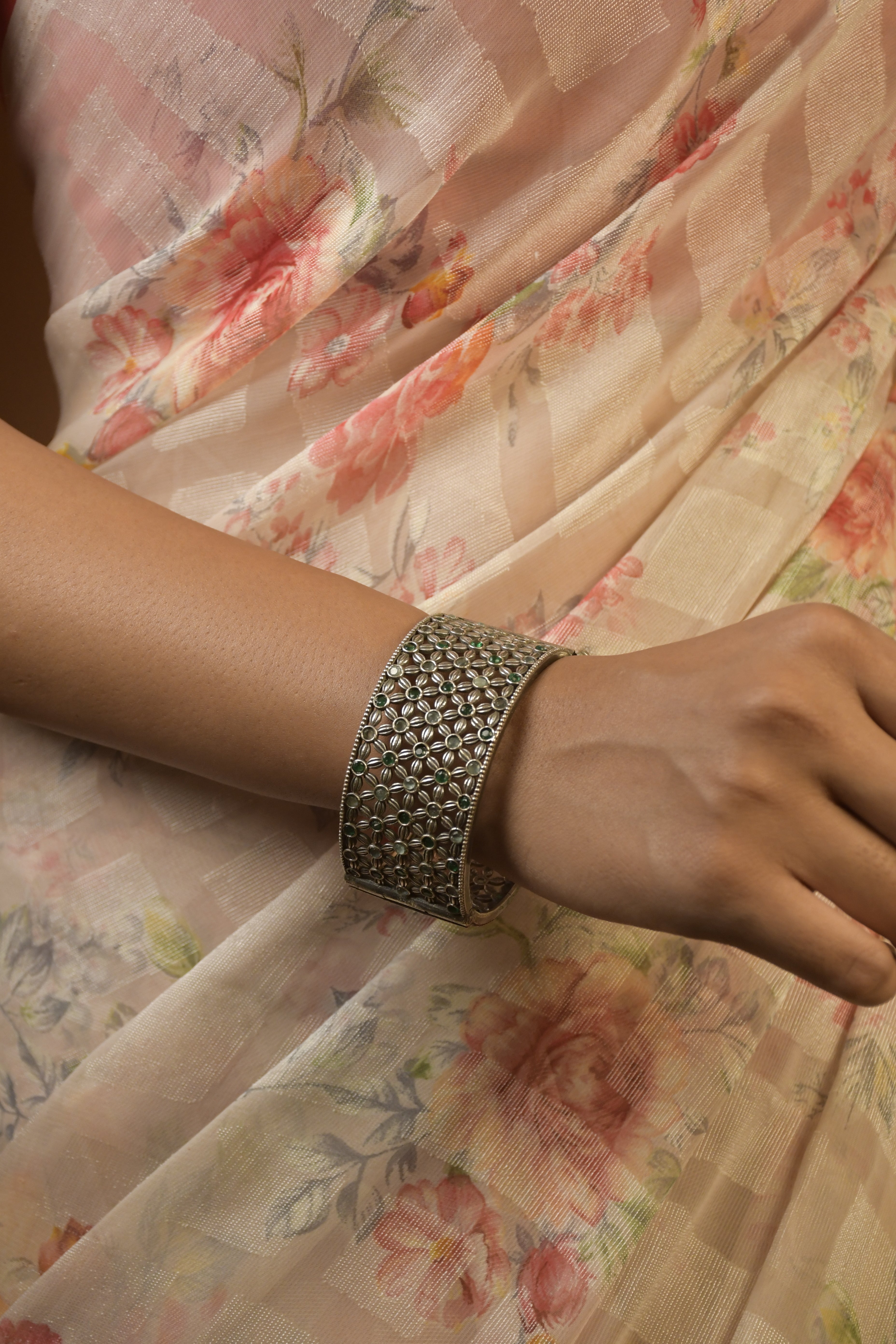 KHUSHI SILVER LOOKALIKE STONE BANGLE