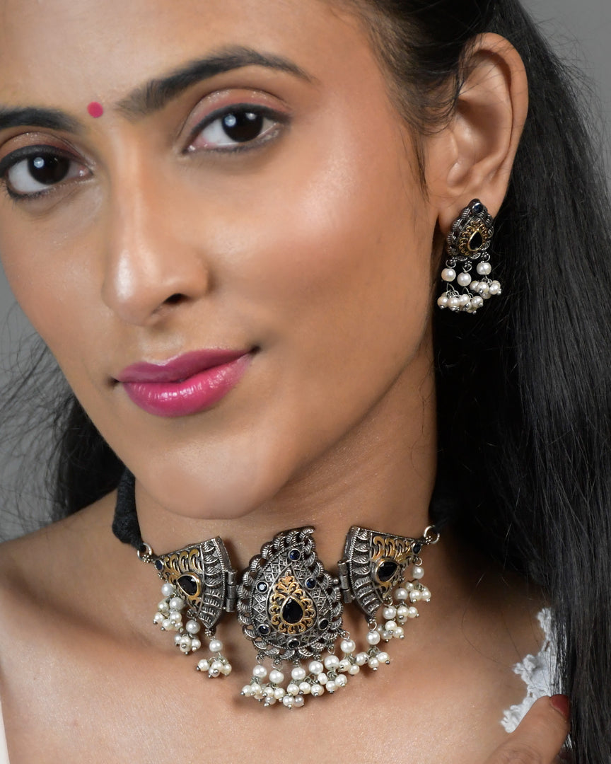 Aarzoo Silver Lookalike Stone Necklace Set