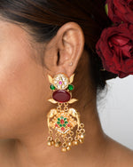 Load image into Gallery viewer, Noor Golden Earrings