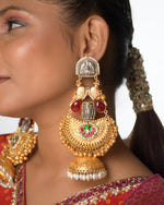 Load image into Gallery viewer, Padmika Golden Earrings