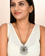 Load image into Gallery viewer, OXIDISED DUAL TONE CHAIN PENDANT