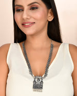 Load image into Gallery viewer, OXIDISED SPRING CHAIN PENDANT NECKLACE