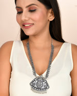 Load image into Gallery viewer, OXIDISED SPRING CHAIN PENDANT NECKLACE