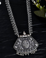 Load image into Gallery viewer, OXIDISED SPRING CHAIN PENDANT NECKLACE