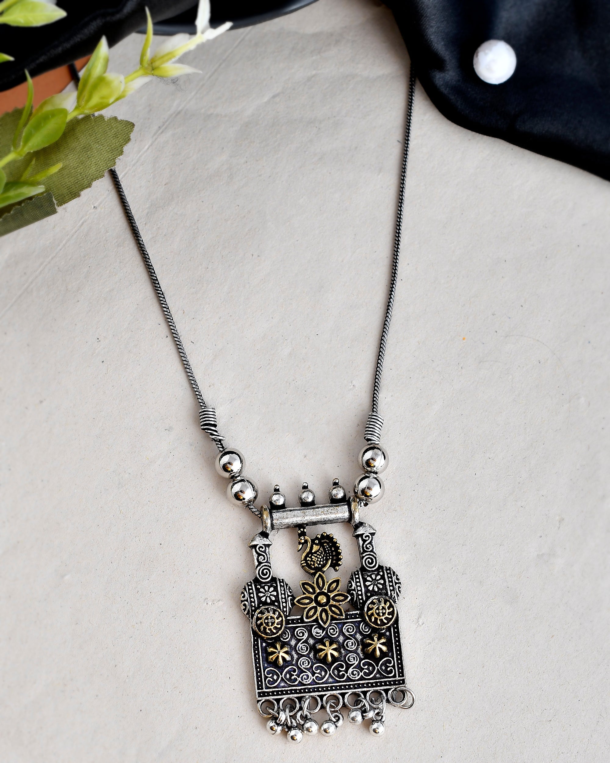 OXIDISED DUAL TONE CHAIN PENDANT