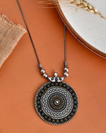 Load image into Gallery viewer, OXIDISED DUAL TONE CHAIN PENDANT