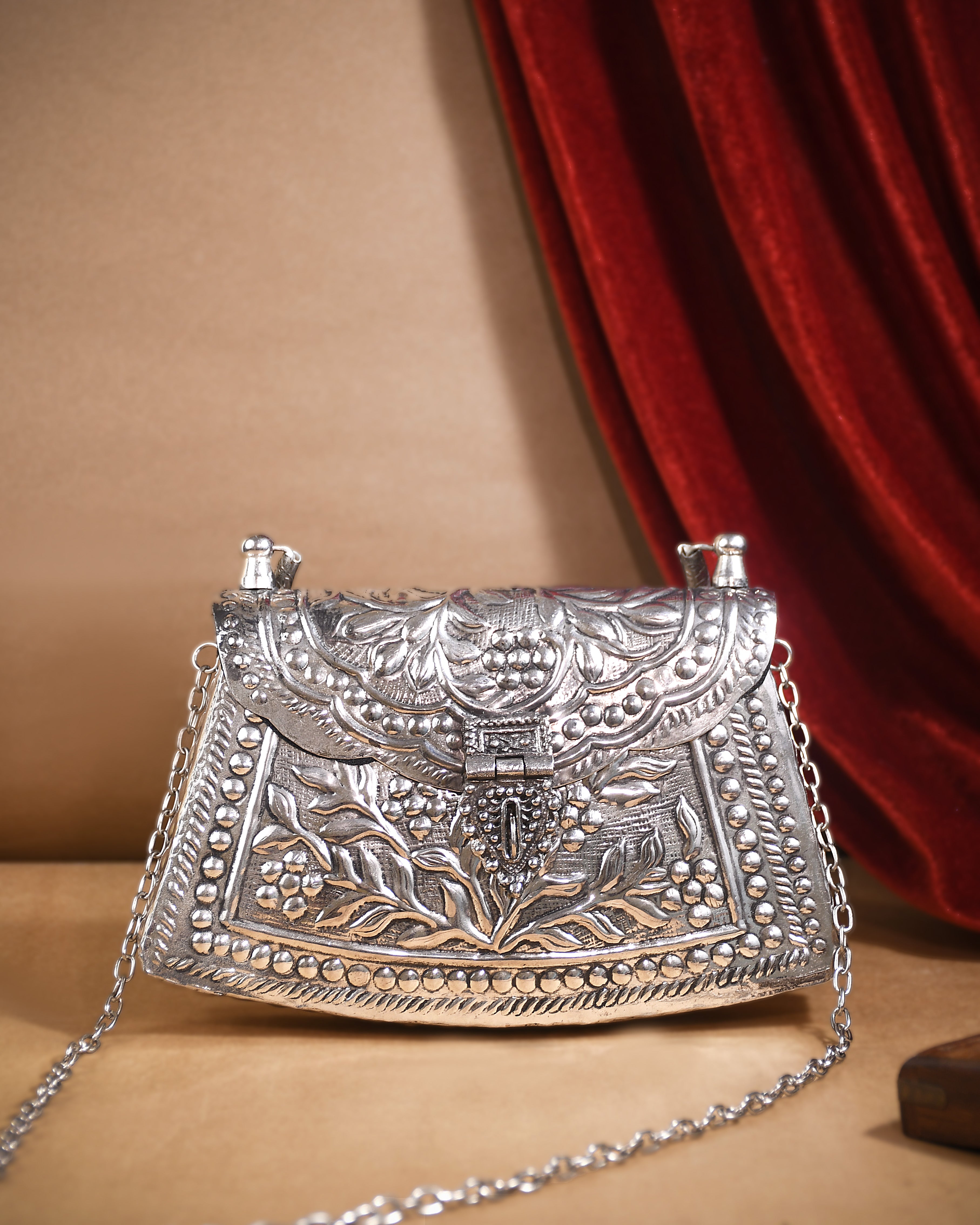 TRENDING SILVER OXIDISED PURSE