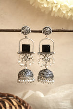 Load image into Gallery viewer, Aanvi Jhumka Earrings