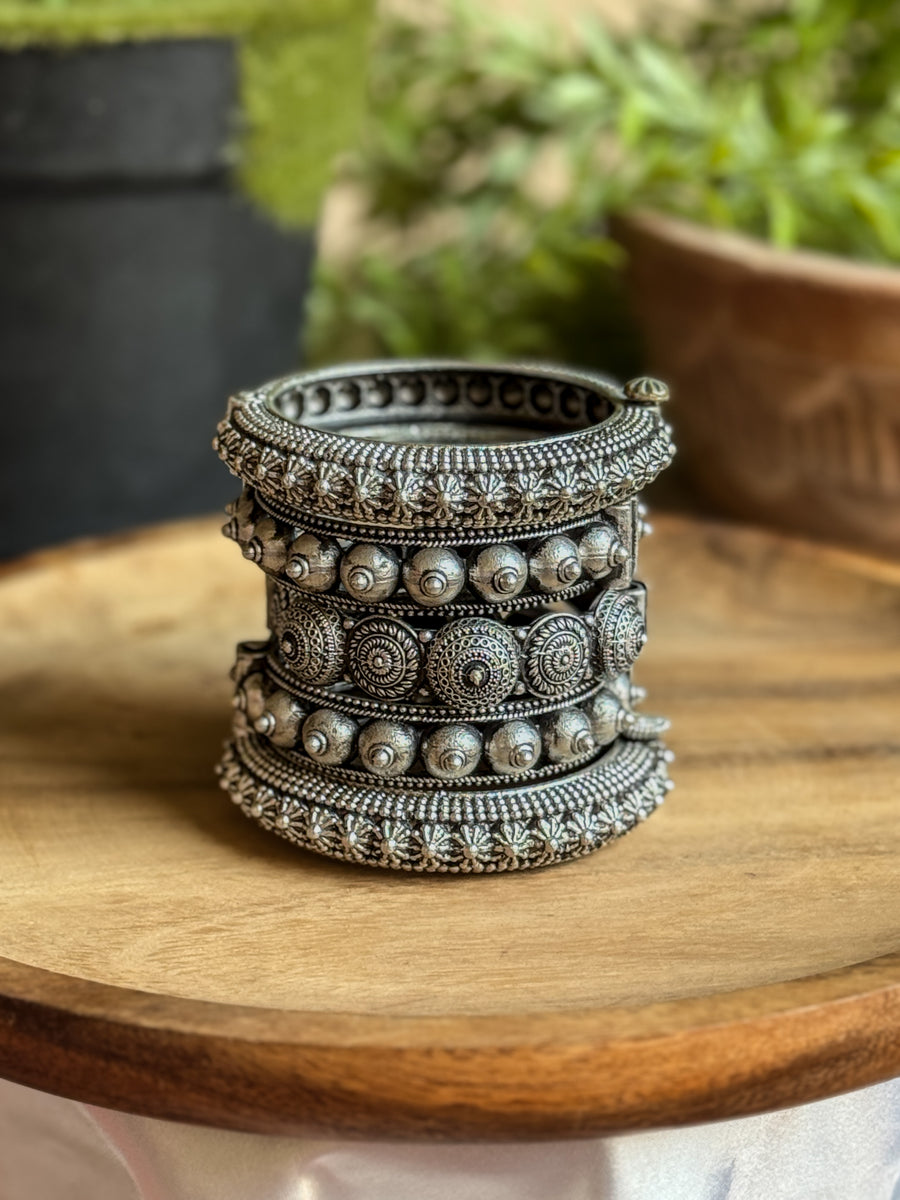 SILVER LOOKALIKE BANGLE STACK – Naman Arts