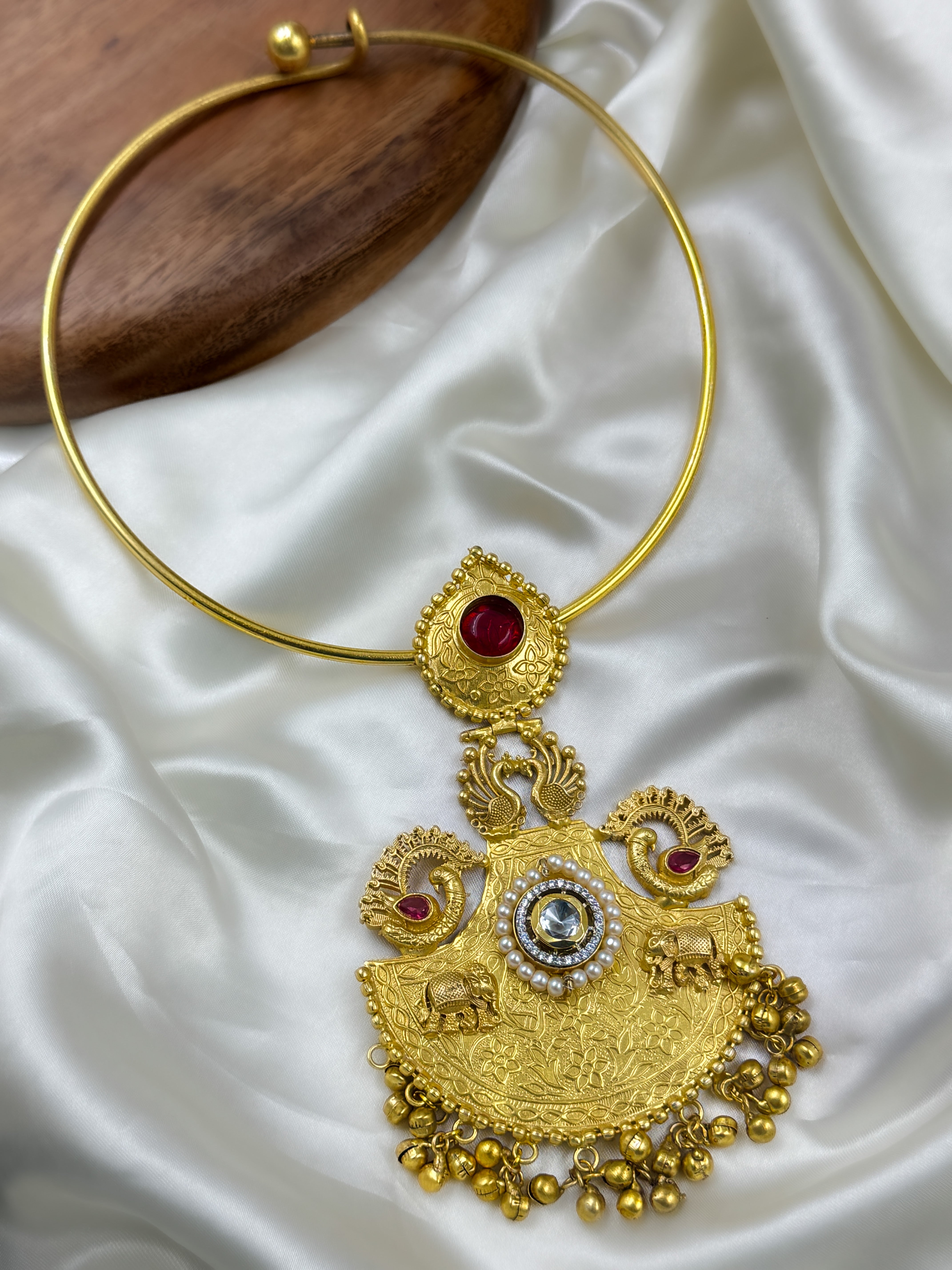 GOLDEN NECKLACE HANDMADE JEWELLERY