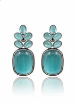 Load image into Gallery viewer, DISHA STUD EARRINGS