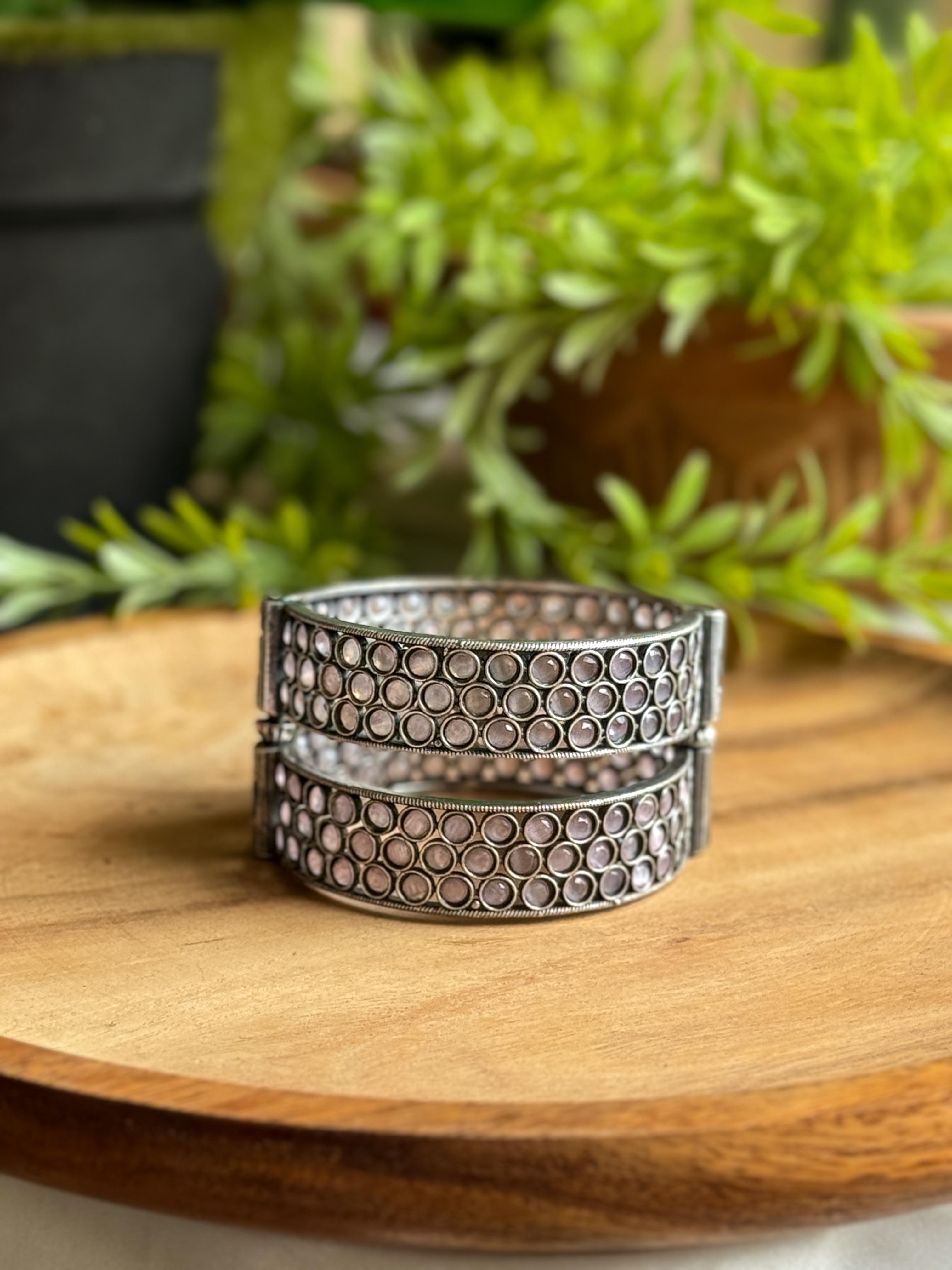 GRIVA SILVER LOOKALIKE STONE BANGLE