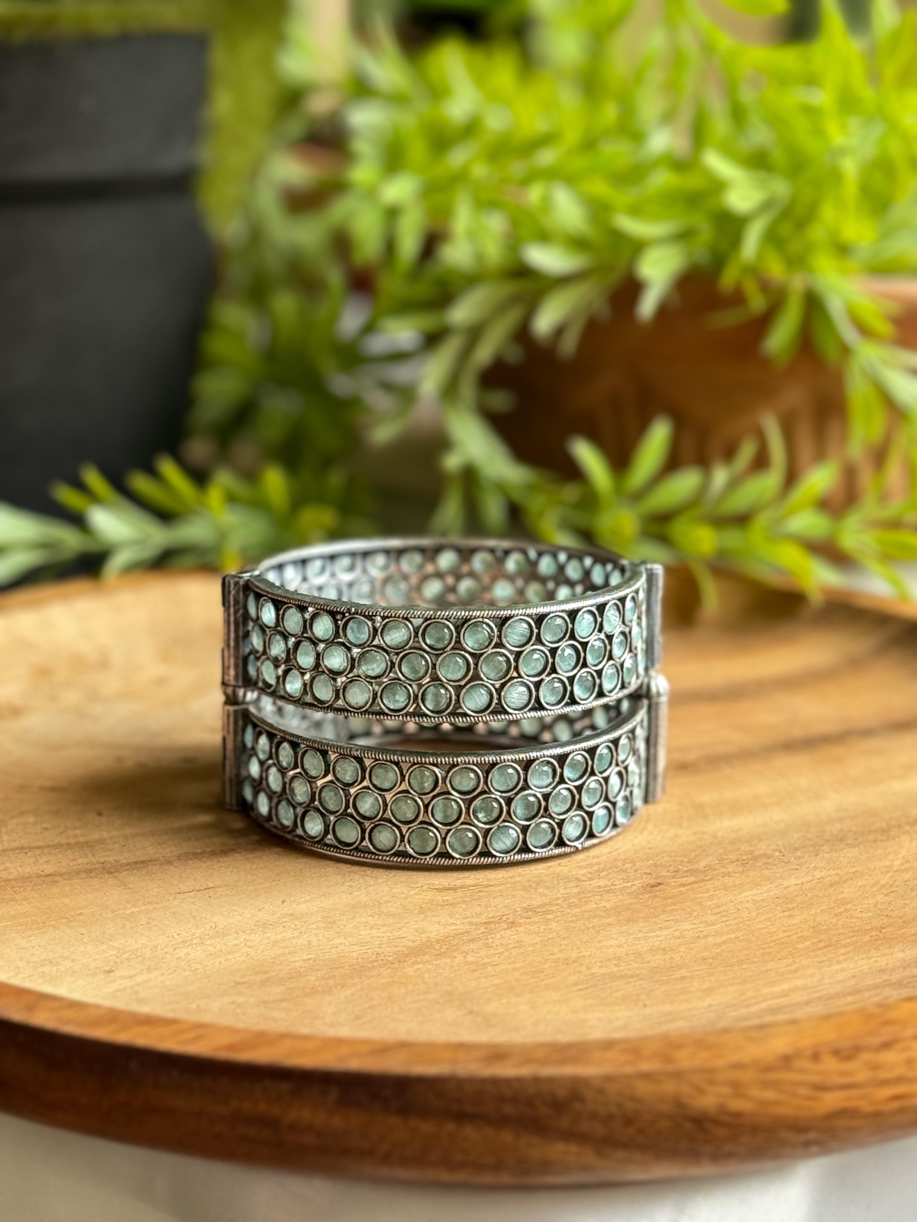 GRIVA SILVER LOOKALIKE STONE BANGLE