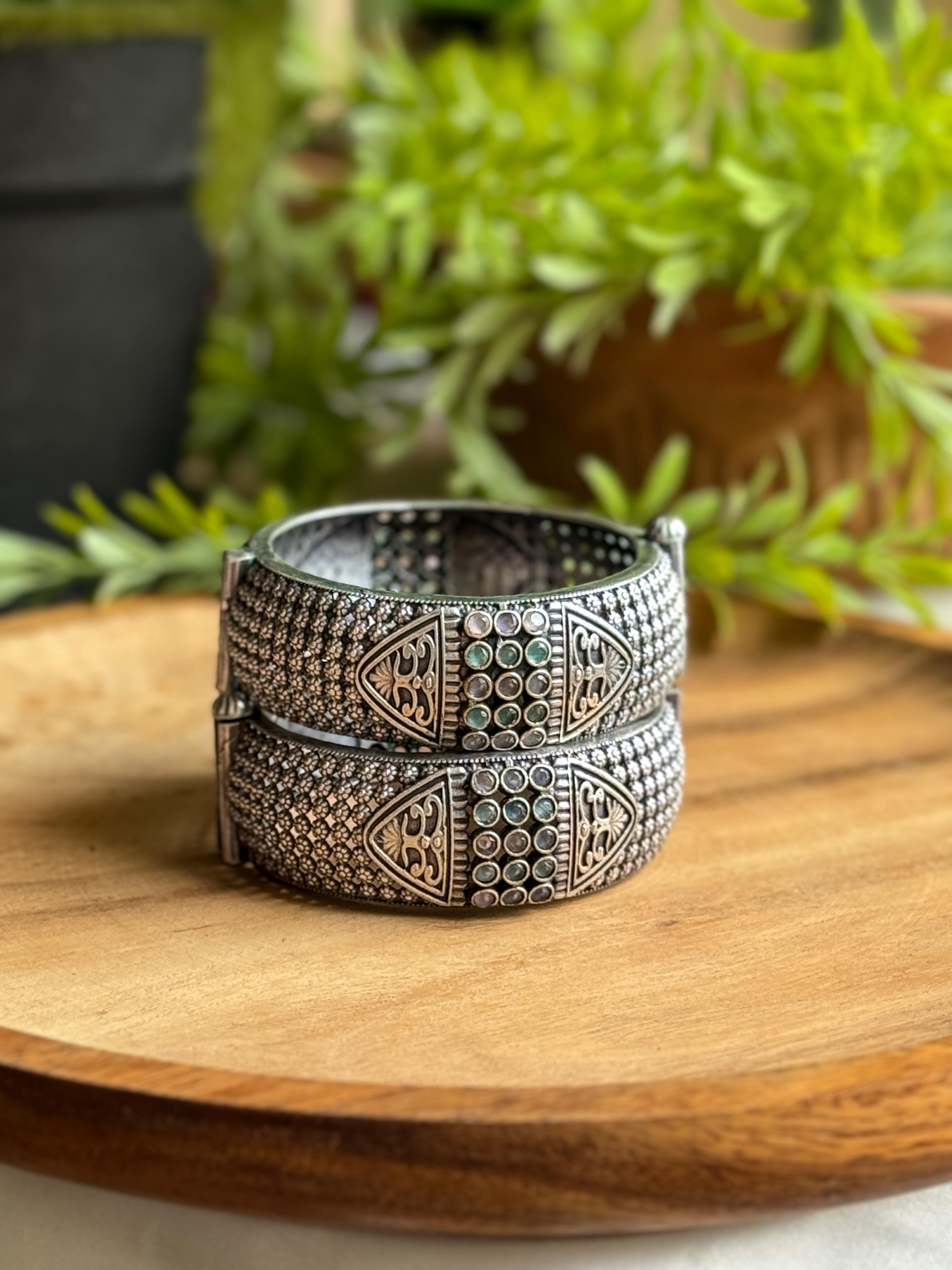 KRISHA SILVER LOOKALIKE STONE BANGLE