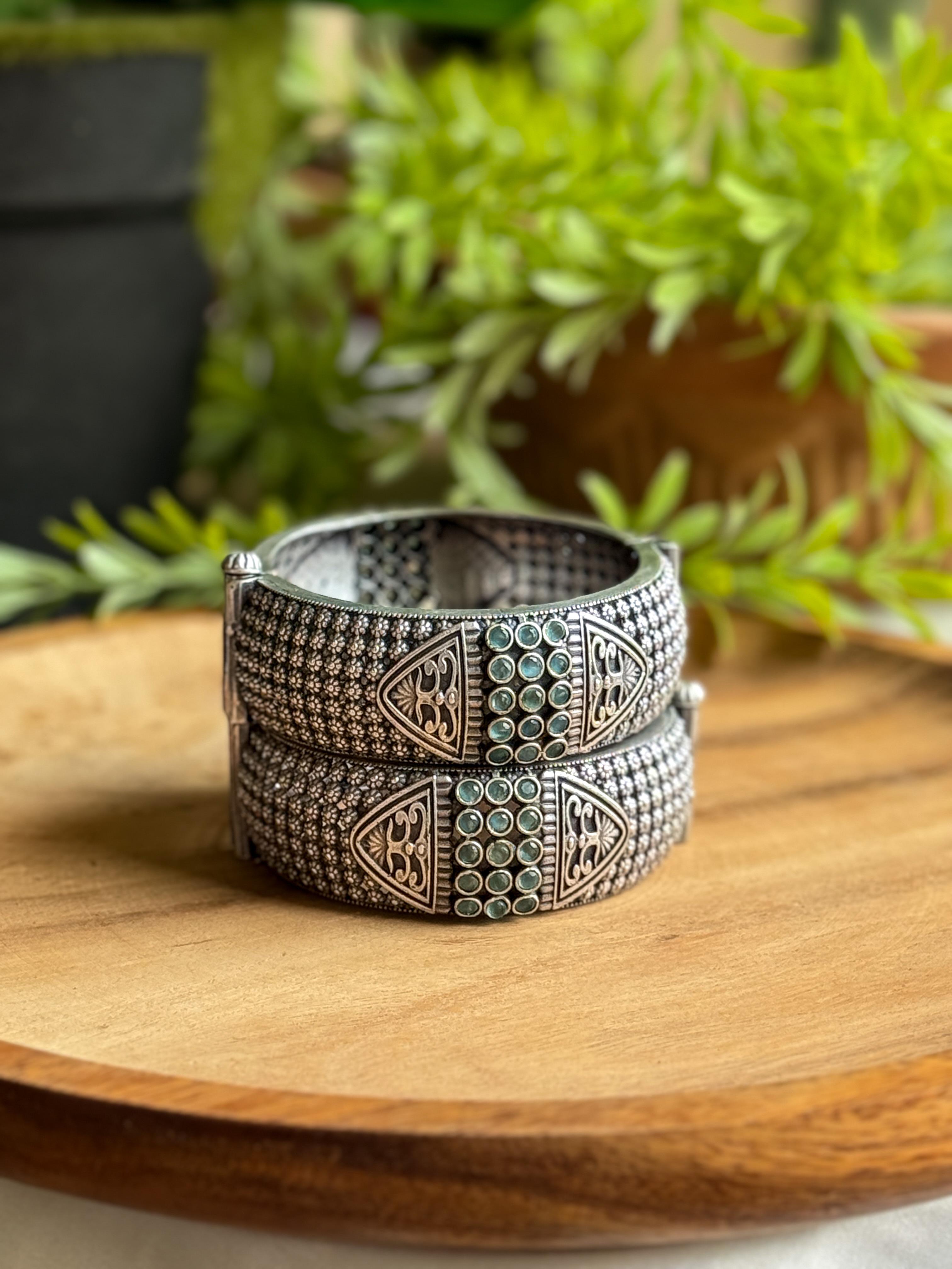 KRISHA SILVER LOOKALIKE STONE BANGLE