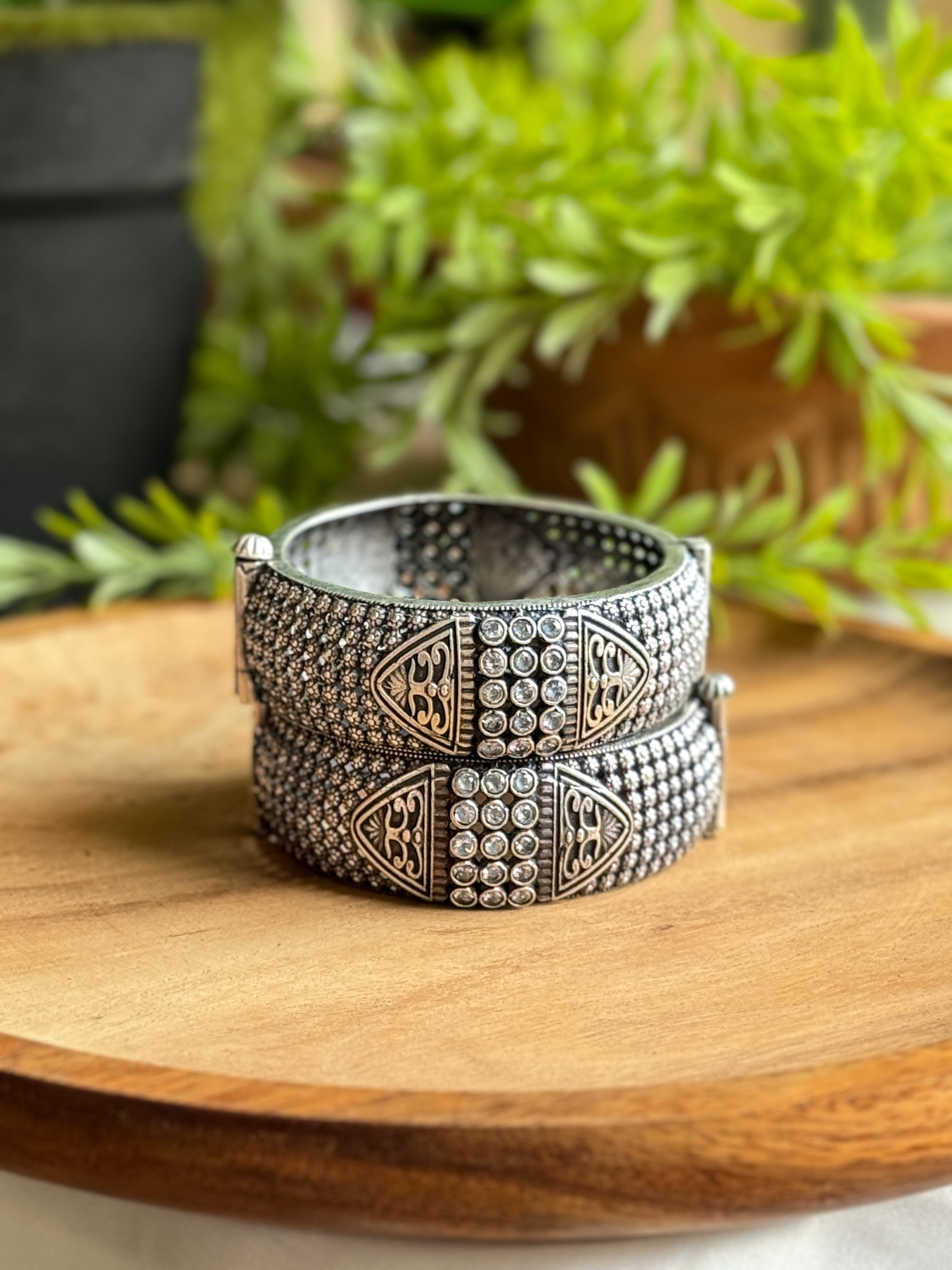 KRISHA SILVER LOOKALIKE STONE BANGLE