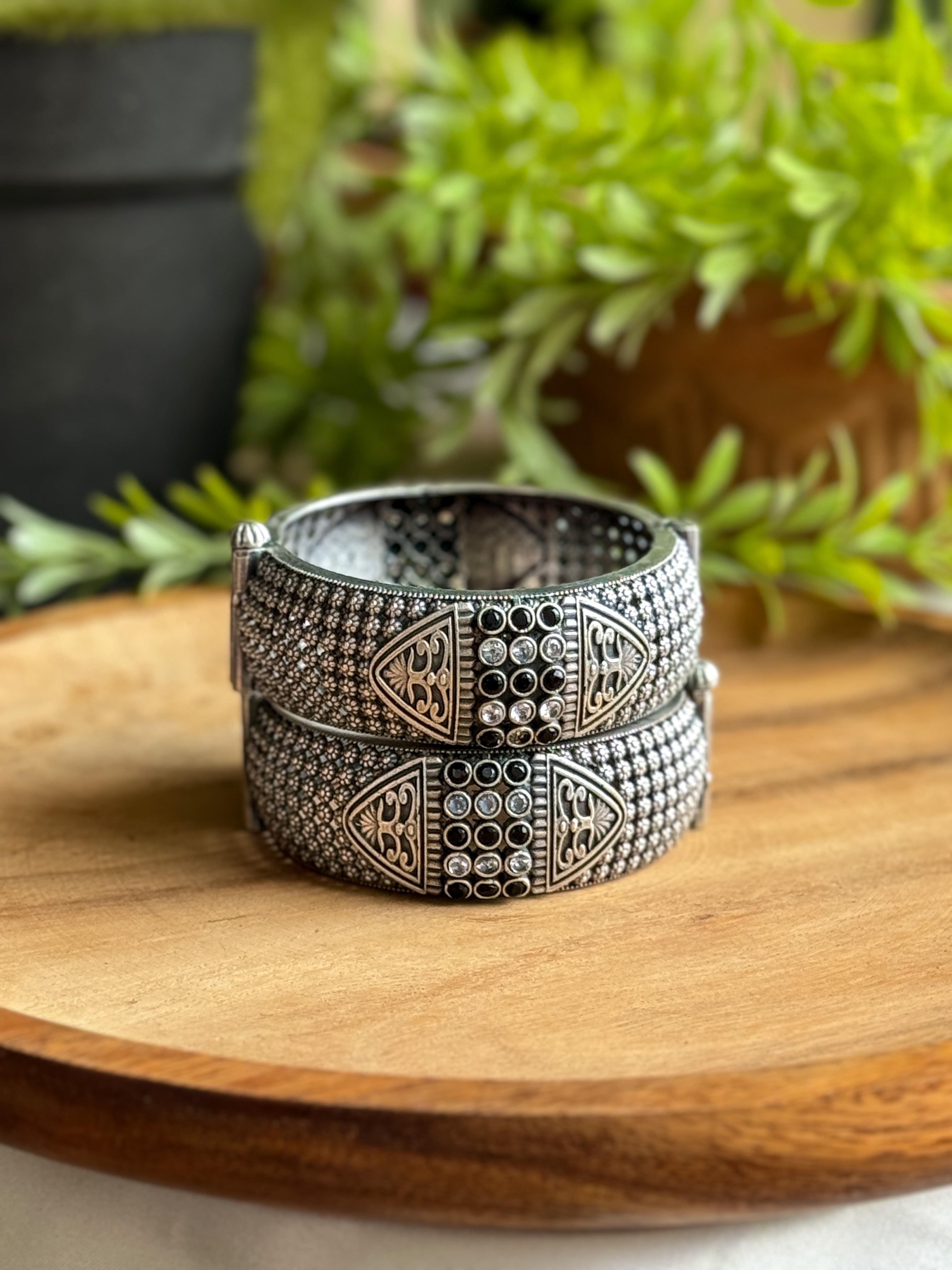 KRISHA SILVER LOOKALIKE STONE BANGLE