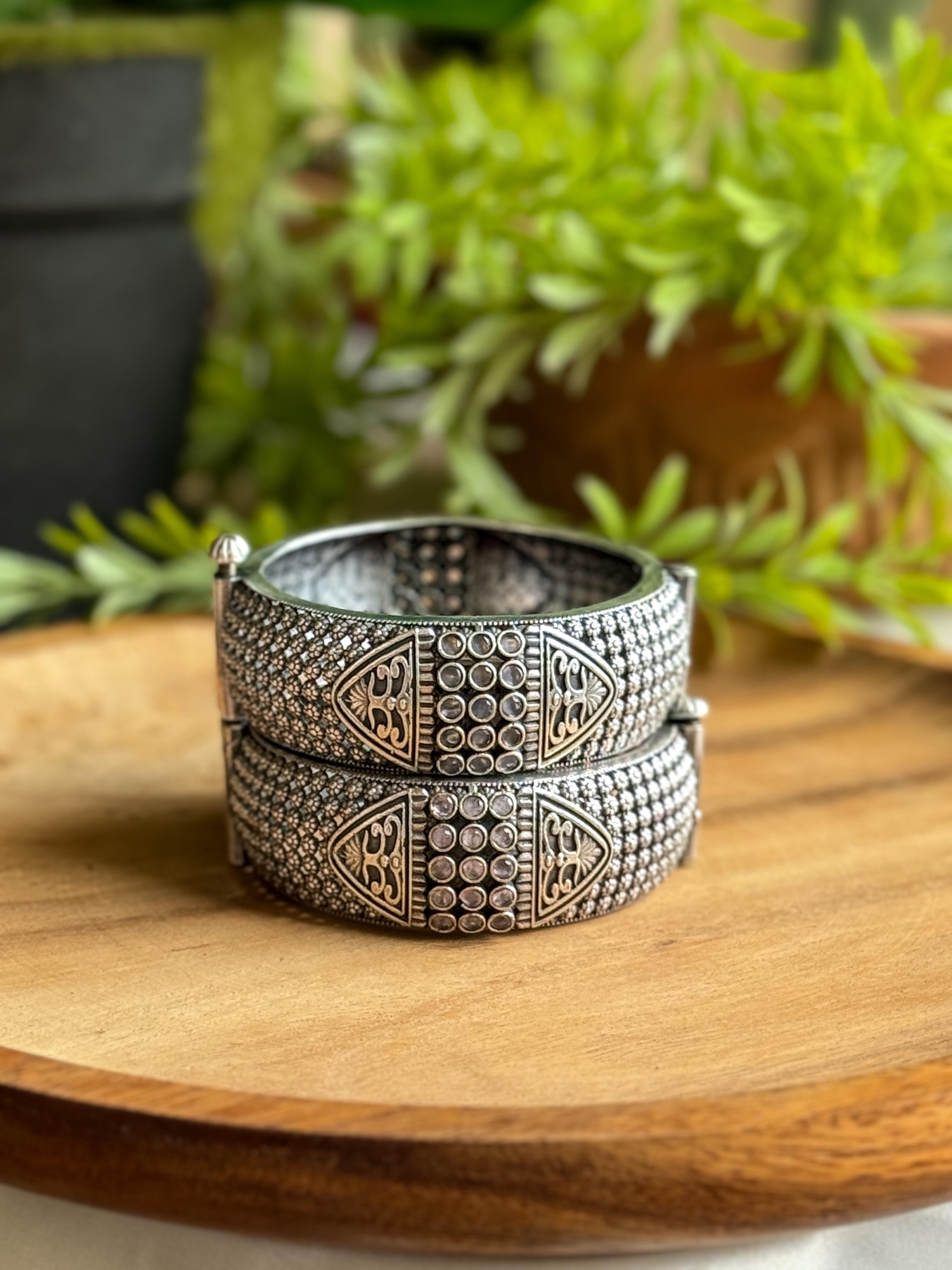 KRISHA SILVER LOOKALIKE STONE BANGLE