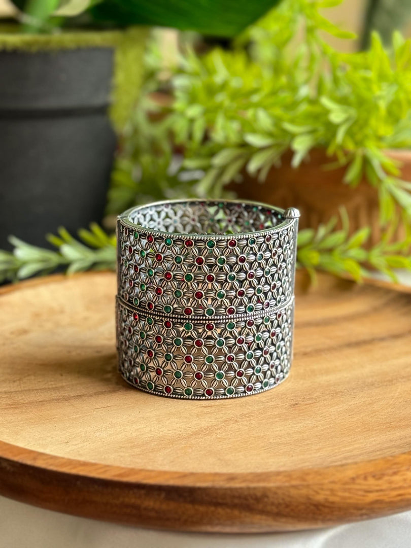 Kanvika Pair Of Stone Bangles