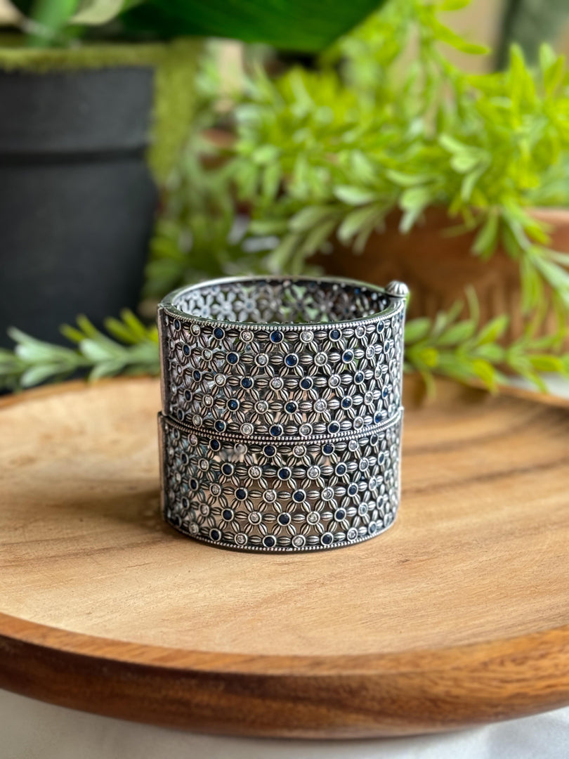 Kanvika Pair Of Stone Bangles