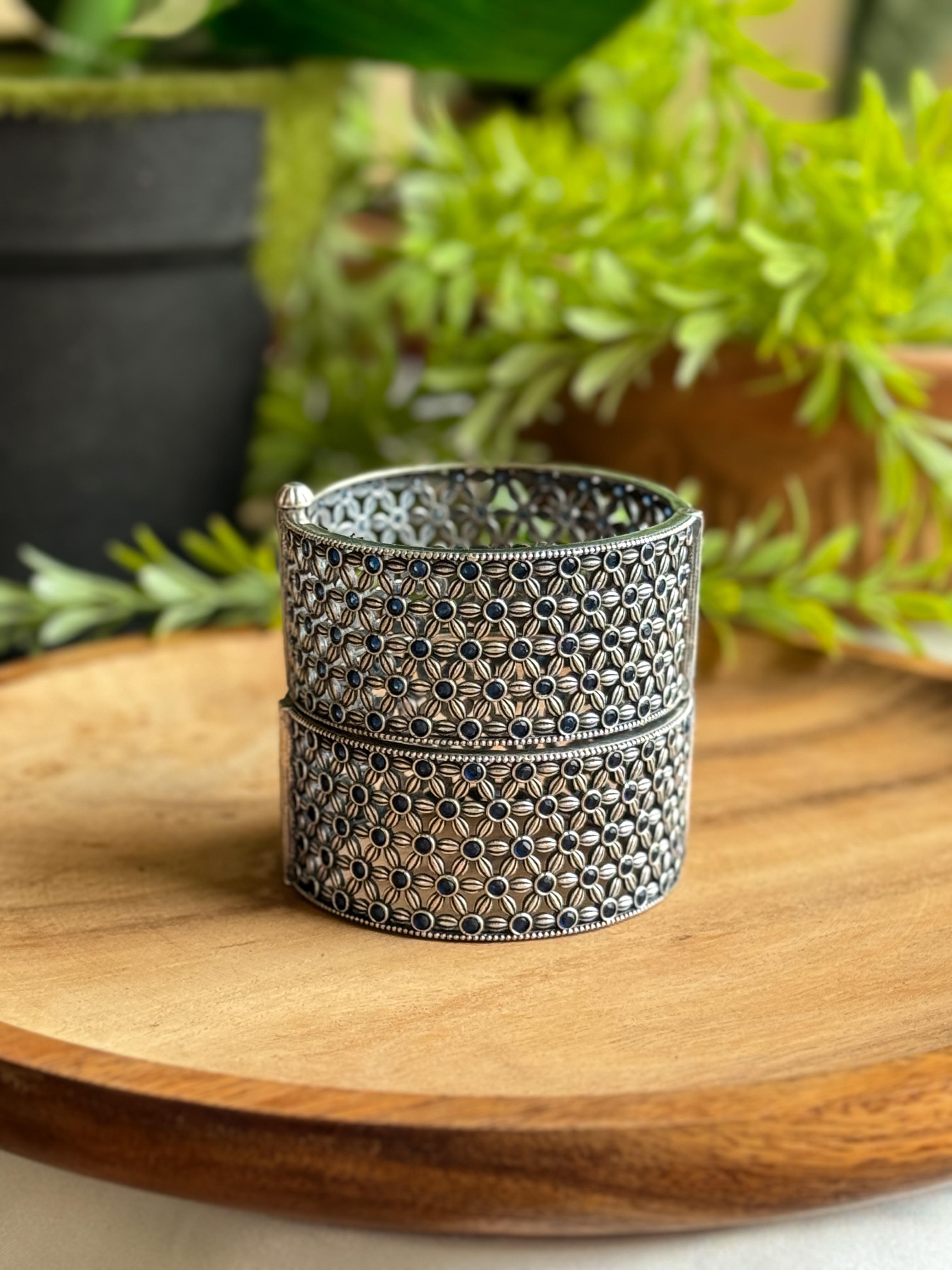 KHUSHI SILVER LOOKALIKE STONE BANGLE STACK