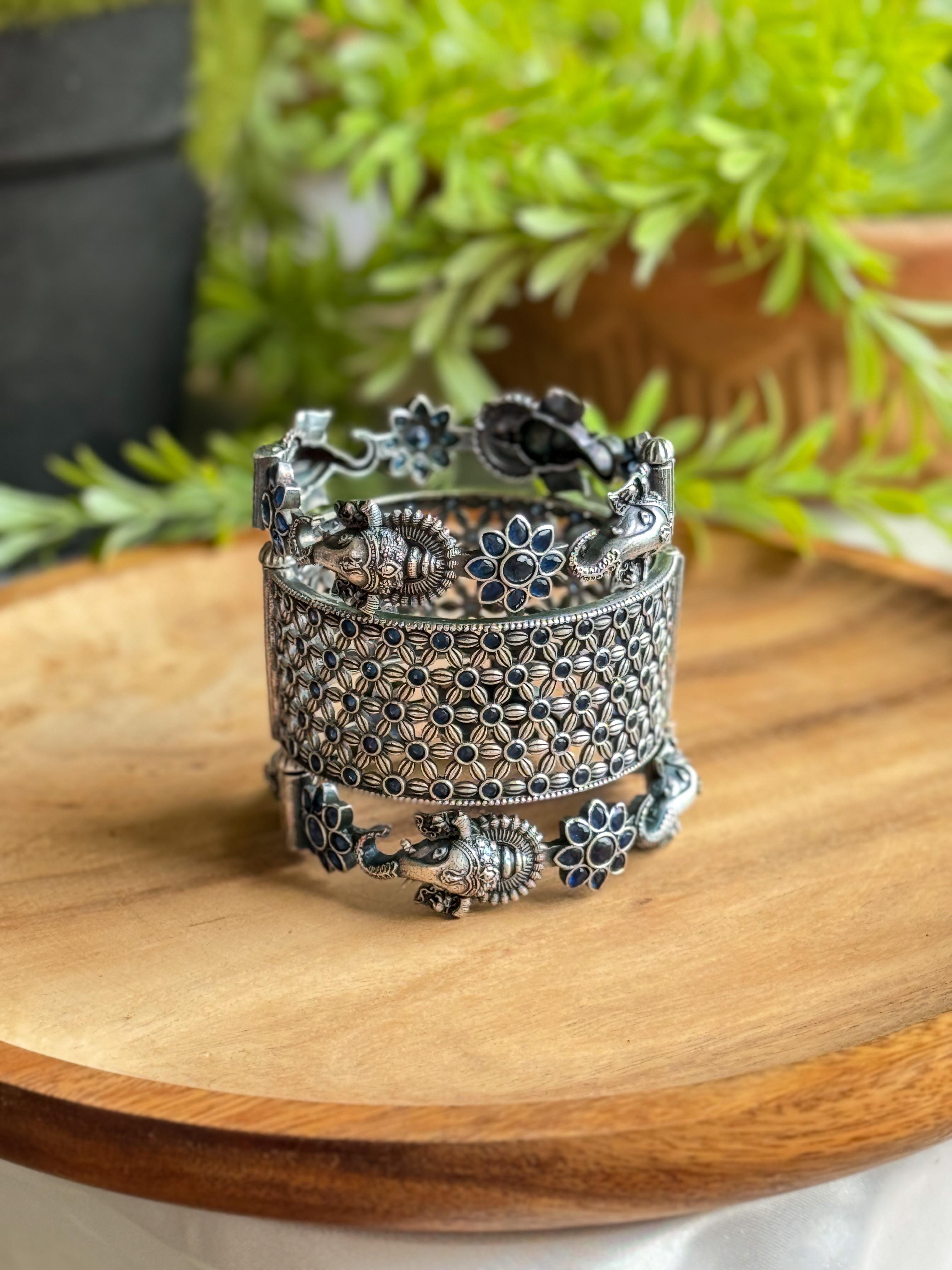 VISHVA SILVER LOOKALIKE STONE BANGLE STACK